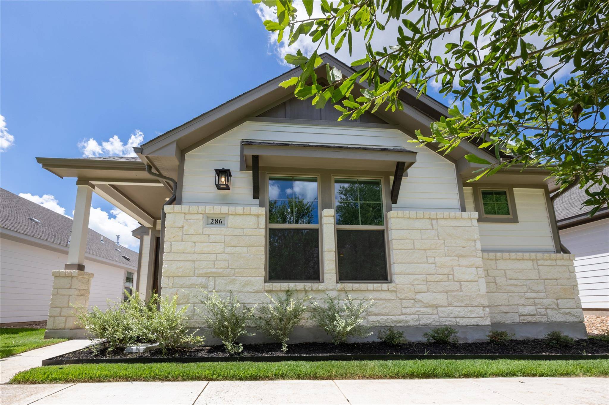 Buda, TX 78610,286 Orleanian DR