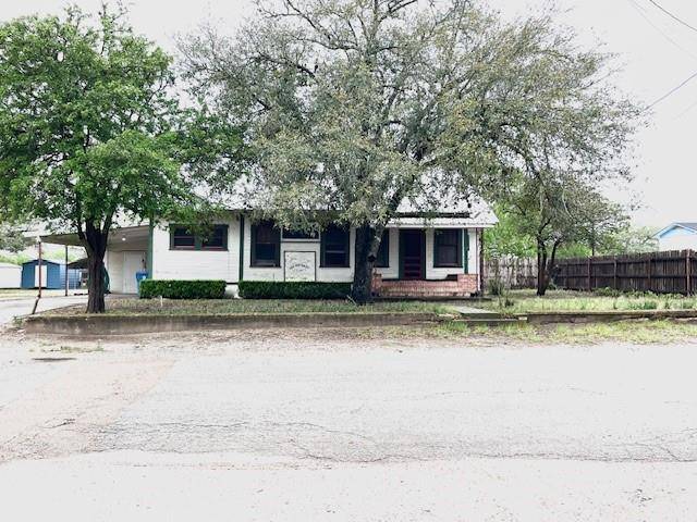 Three Rivers, TX 78071,206 Hinton ST
