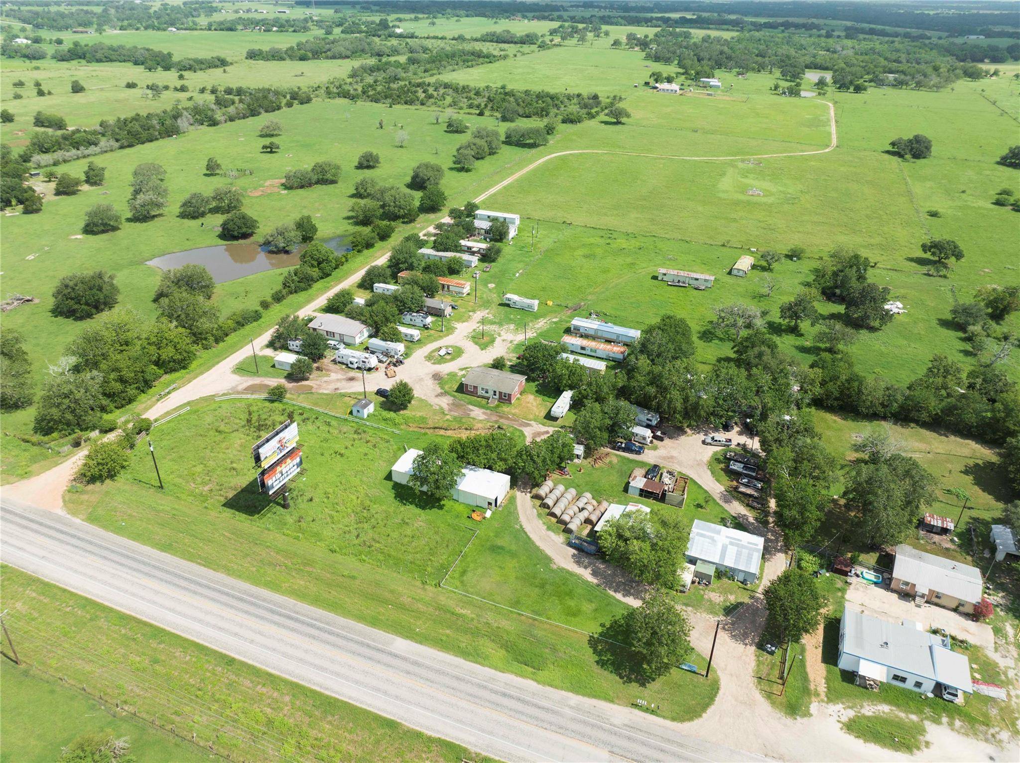 Hallettsville, TX 77964,34 Private Road 1190