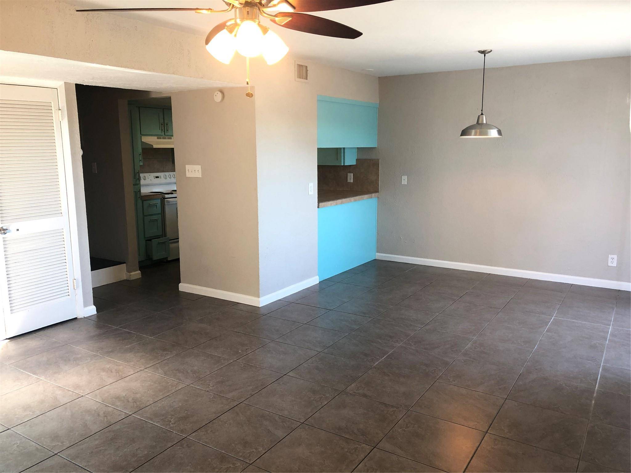 Austin, TX 78752,7302 Duval ST #141