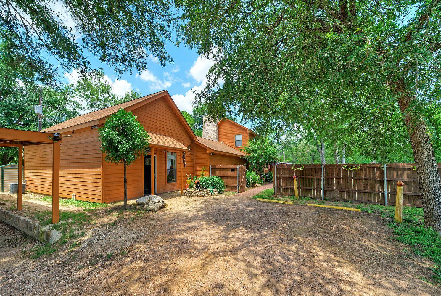 Webberville, TX 78653,906 & 828 Water ST