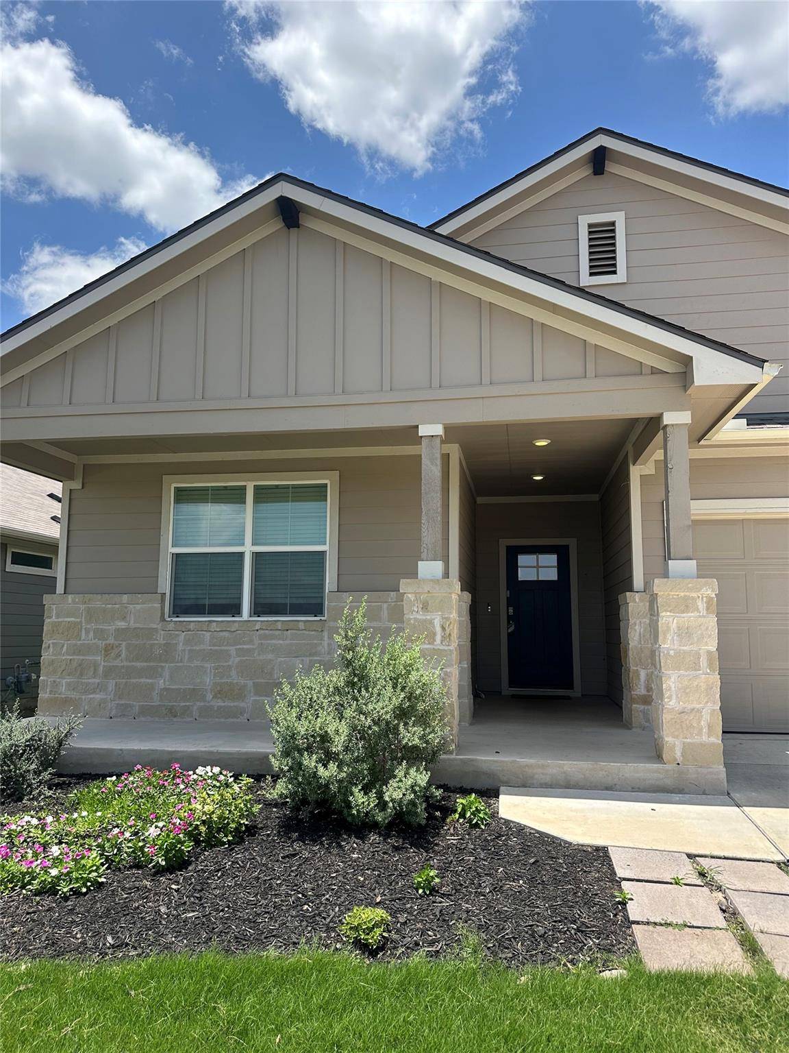 Hutto, TX 78634,402 Barton Creek LN