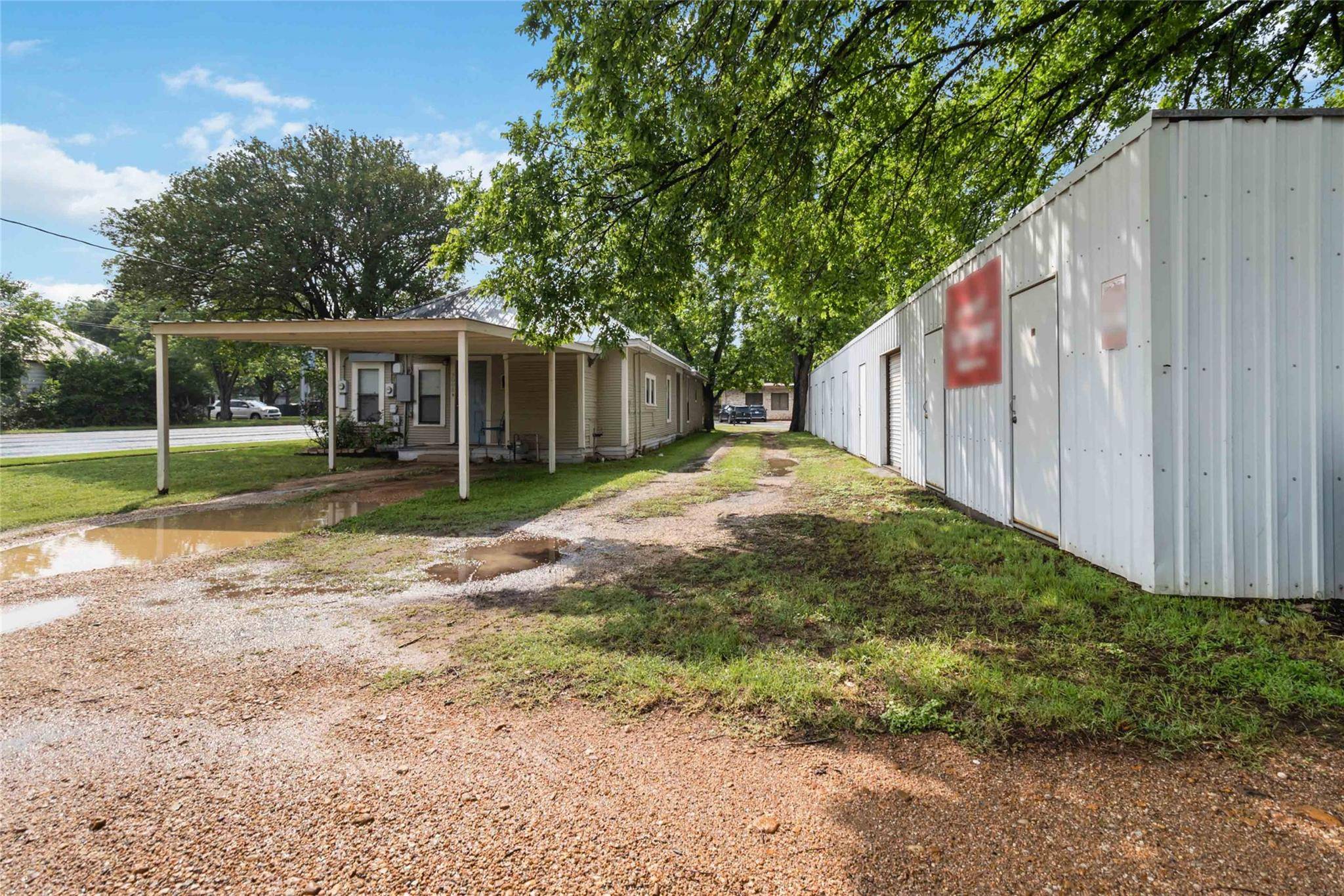 Smithville, TX 78957,300 Bishop ST