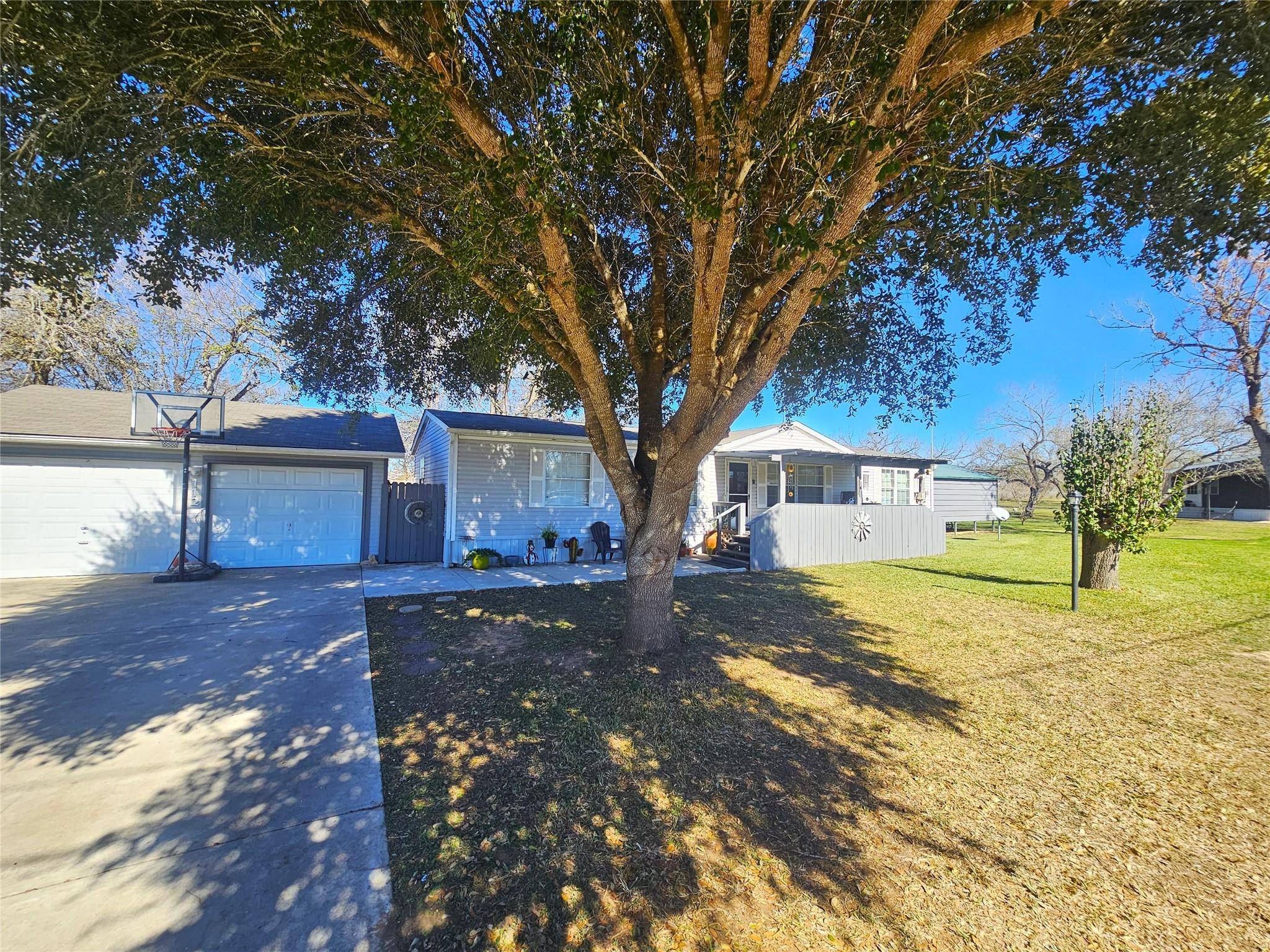 Seguin, TX 78155,112 Royal Crest CIR