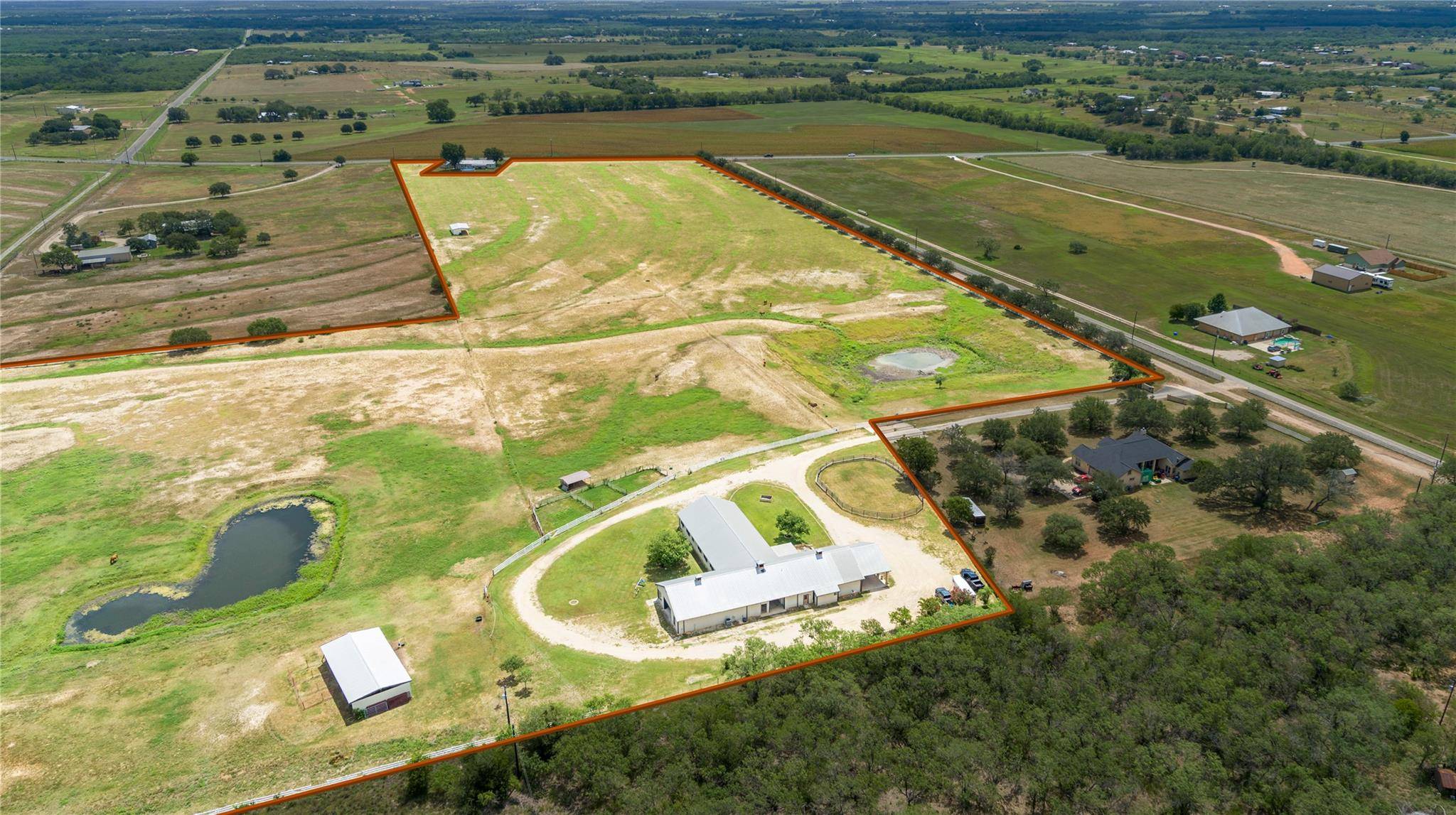 La Vernia, TX 78121,404 Annies LN