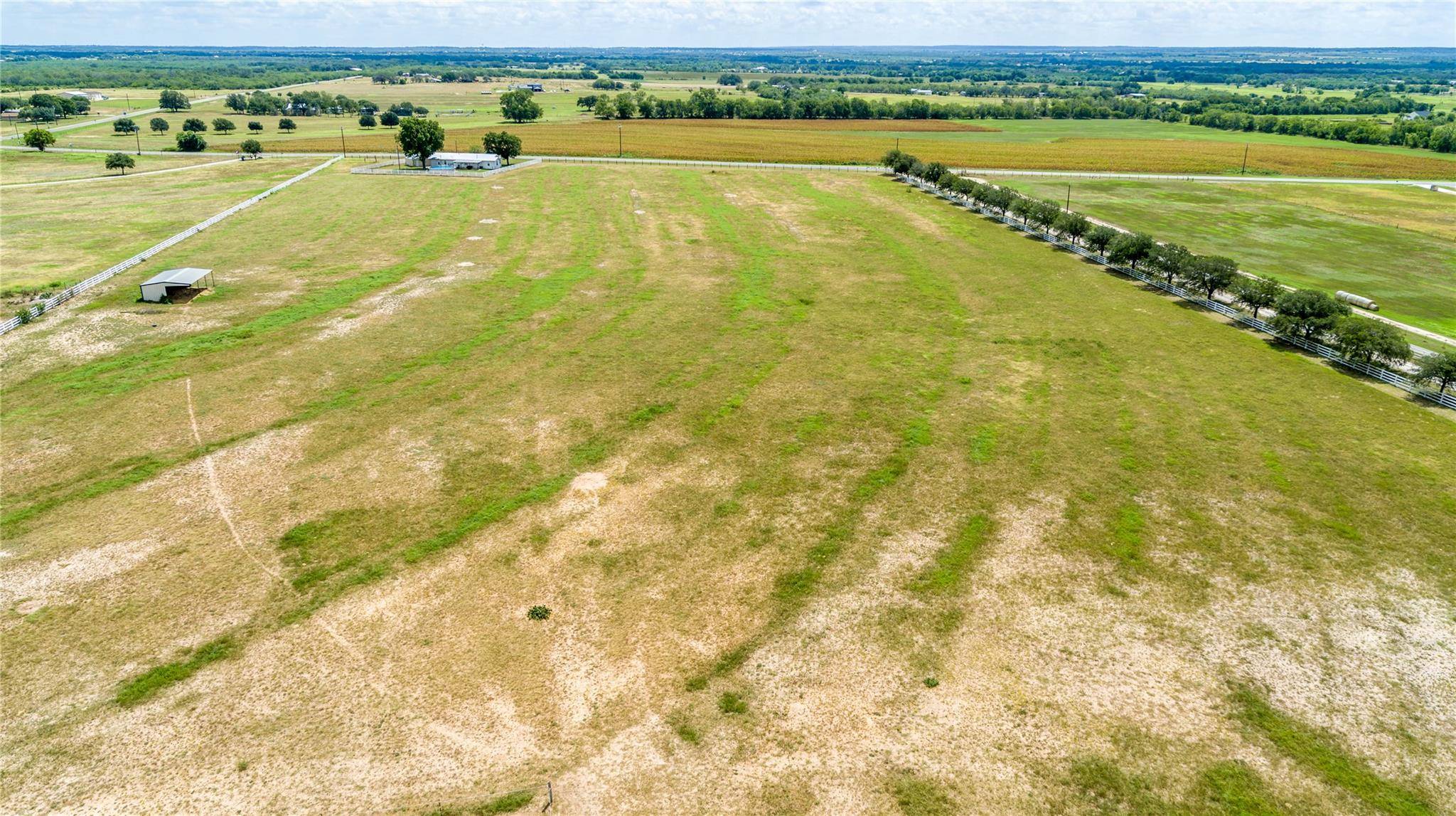 La Vernia, TX 78121,404 Annies LN