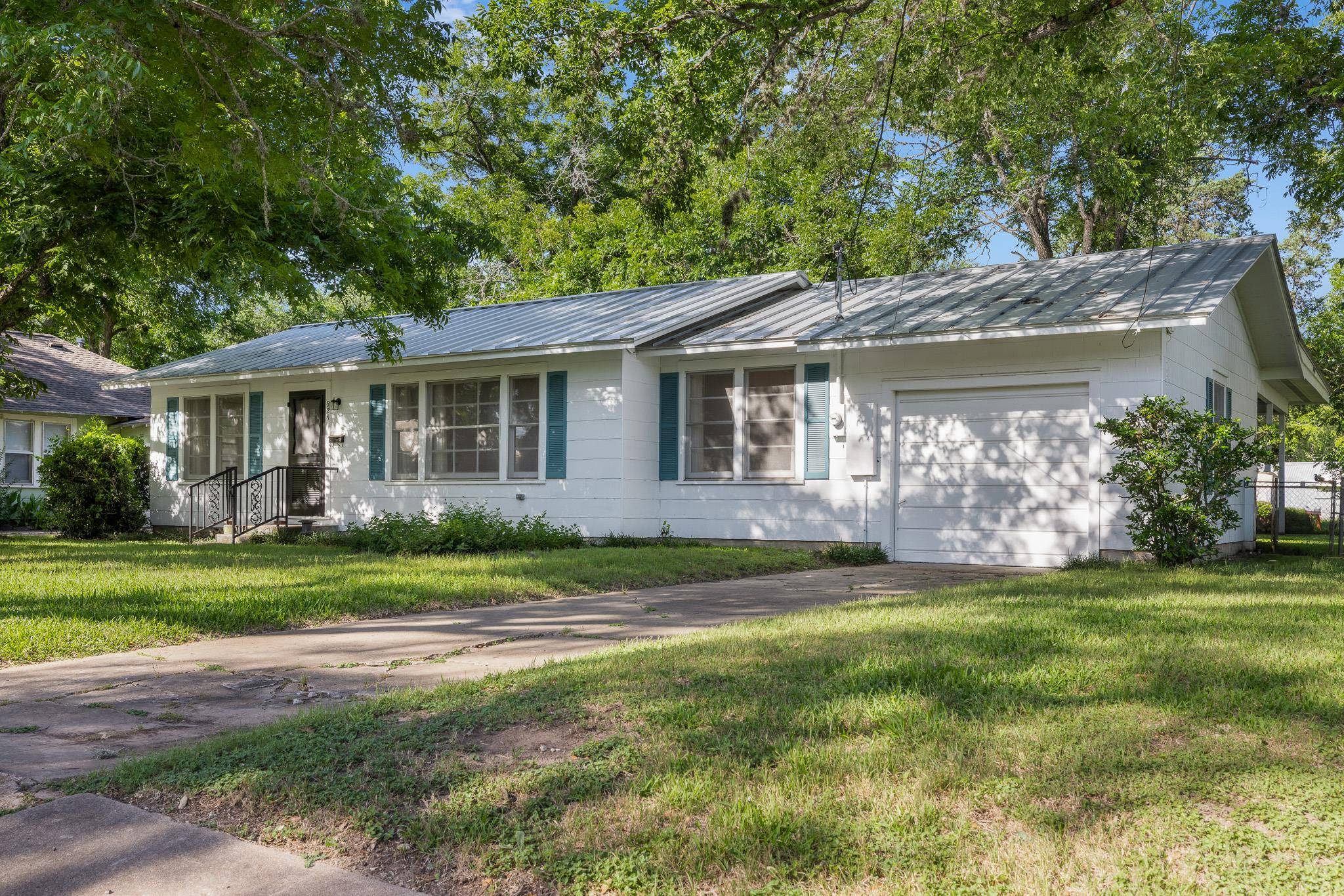 La Grange, TX 78945,628 S Madison ST