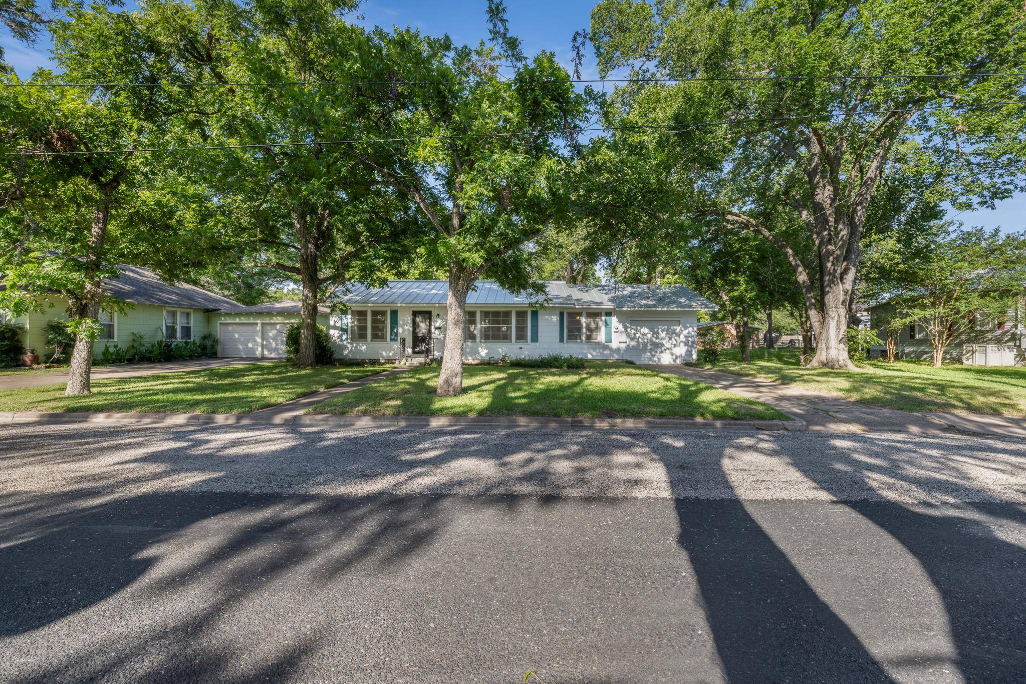 La Grange, TX 78945,628 S Madison ST