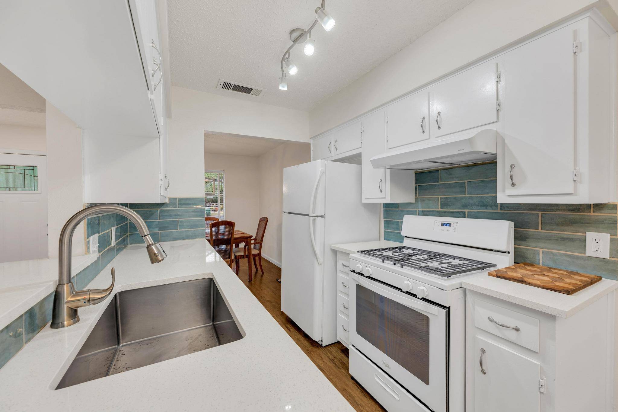 Austin, TX 78753,9811 Hansford DR