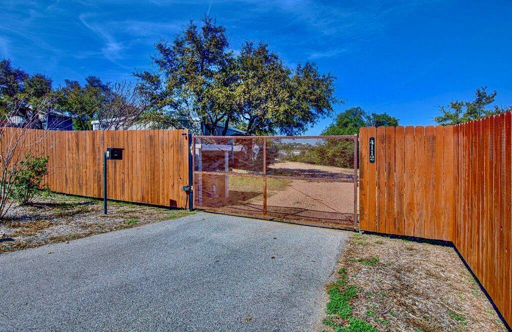 Spicewood, TX 78669,4112 BOB WIRE RD