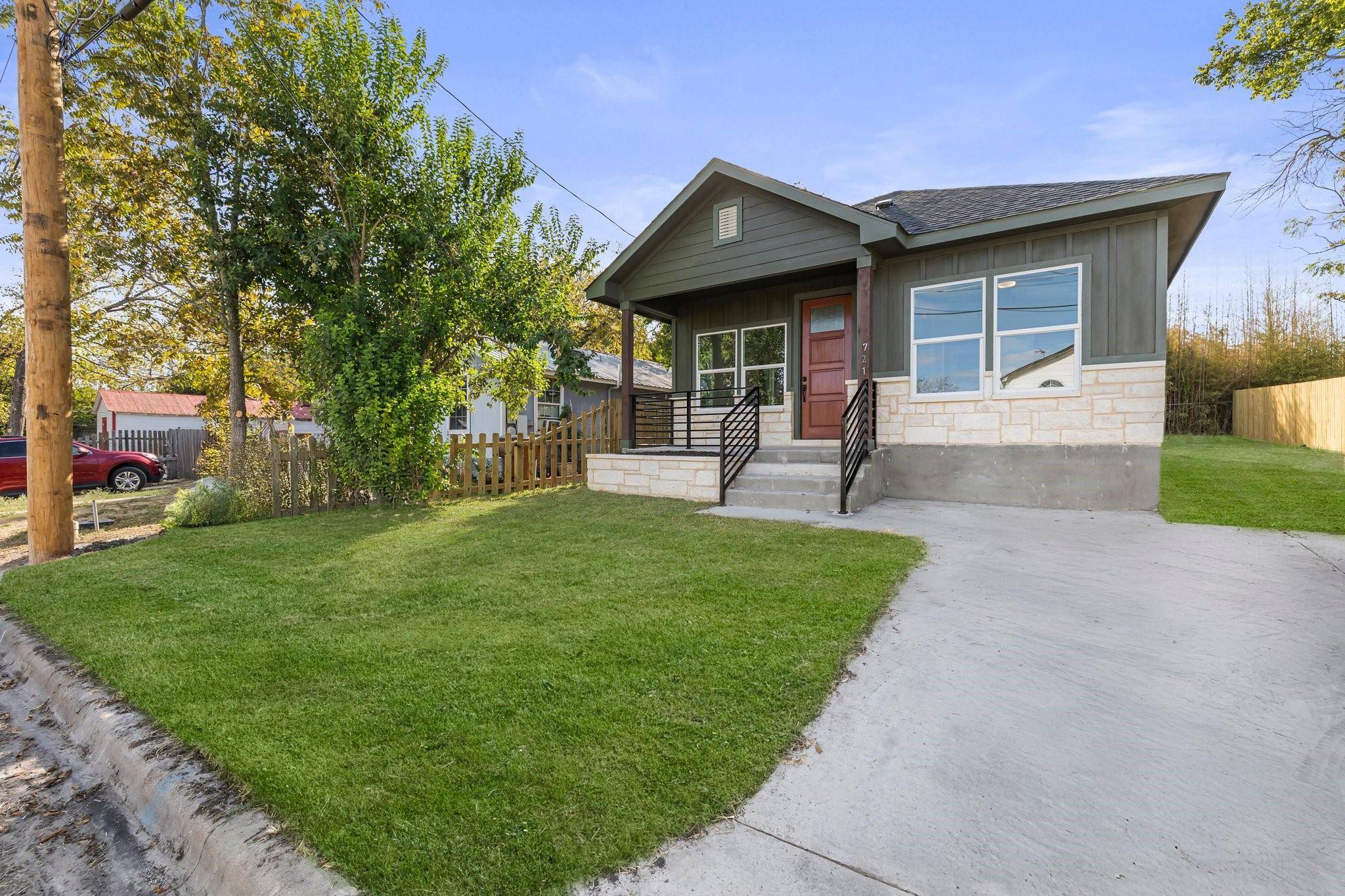 Lockhart, TX 78644,721 Chihuahua ST