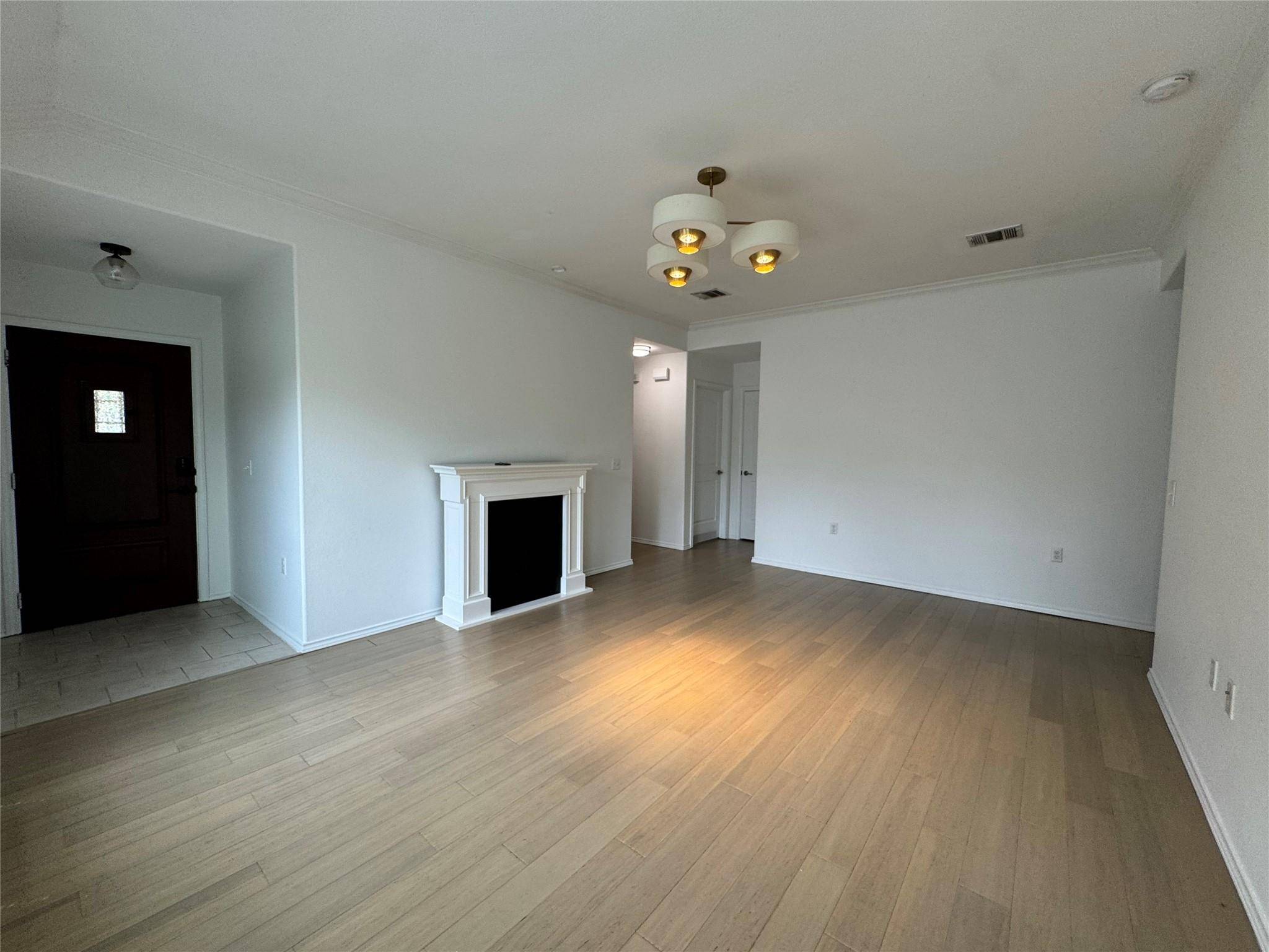 Austin, TX 78744,6809 Crestone RD