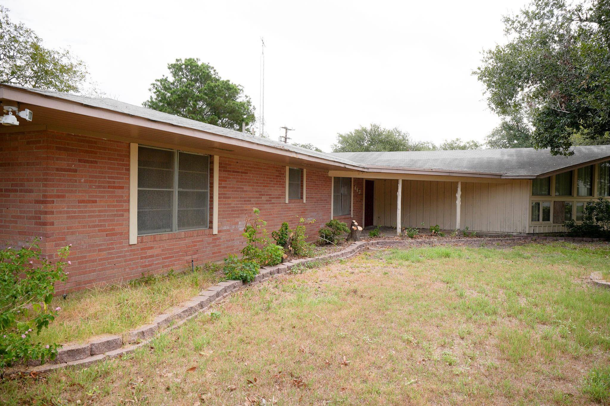 Giddings, TX 78942,663 Schneider ST