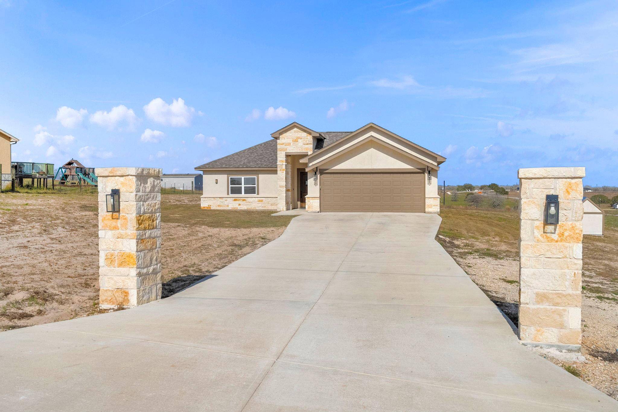 La Vernia, TX 78121,510 Lazy Oak LN