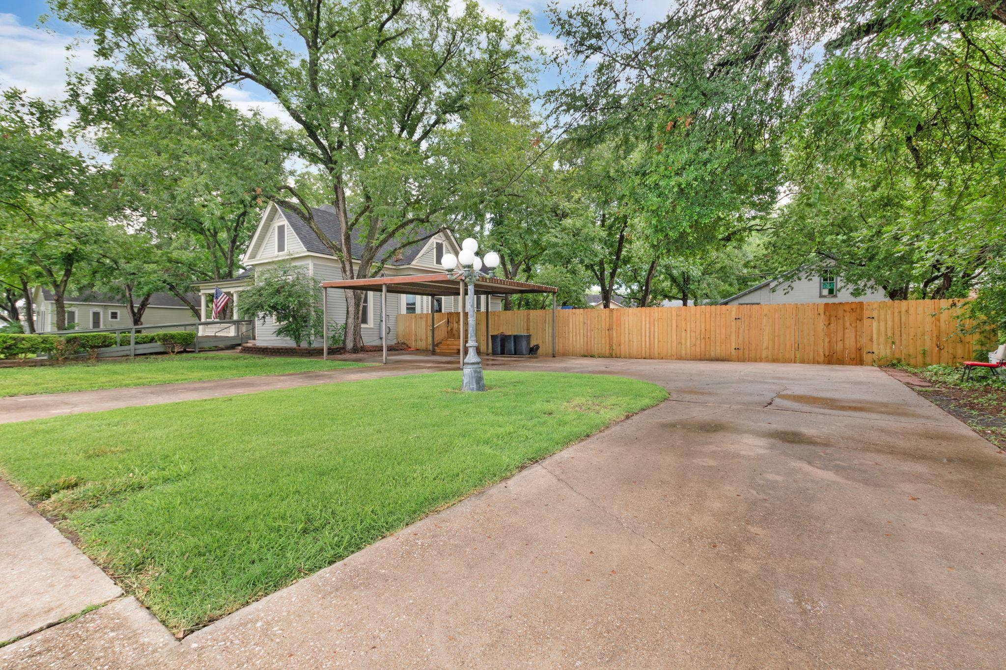 Lampasas, TX 76550,508 S Walnut ST