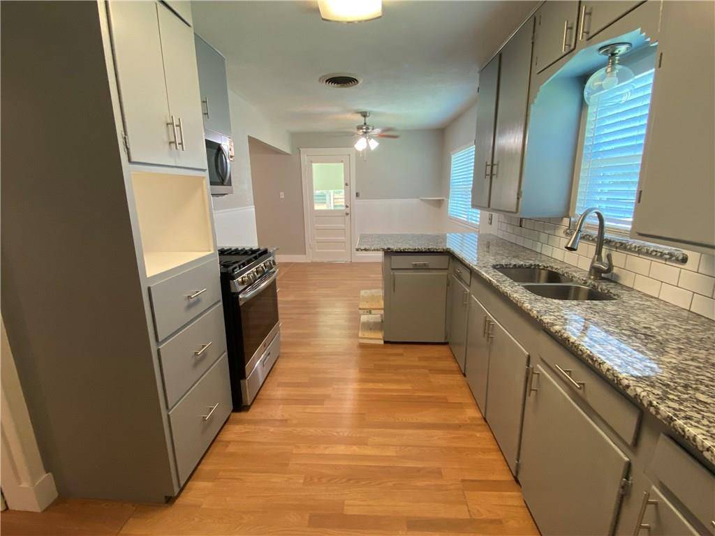 Hutto, TX 78634,102 E Live Oak ST