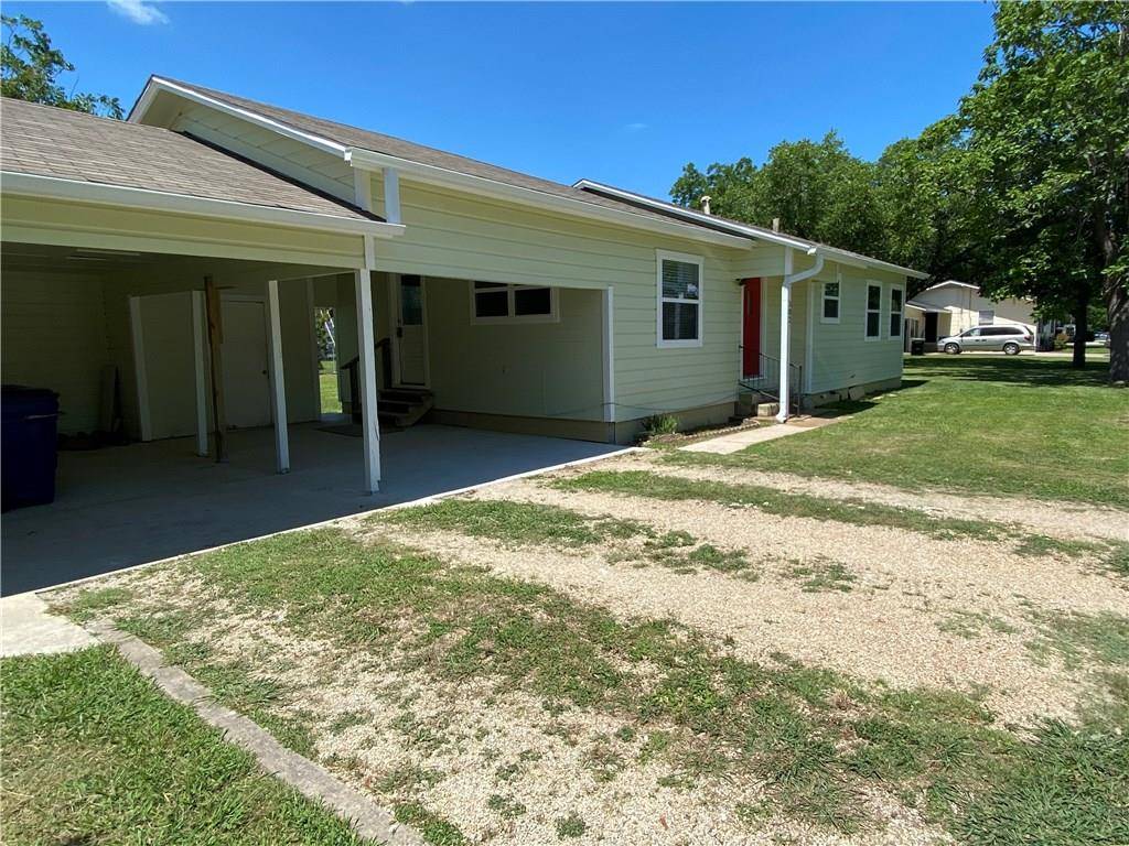 Hutto, TX 78634,102 E Live Oak ST