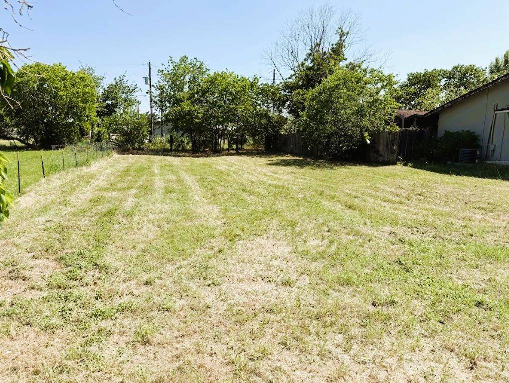 Manor, TX 78653,104 W Burton ST