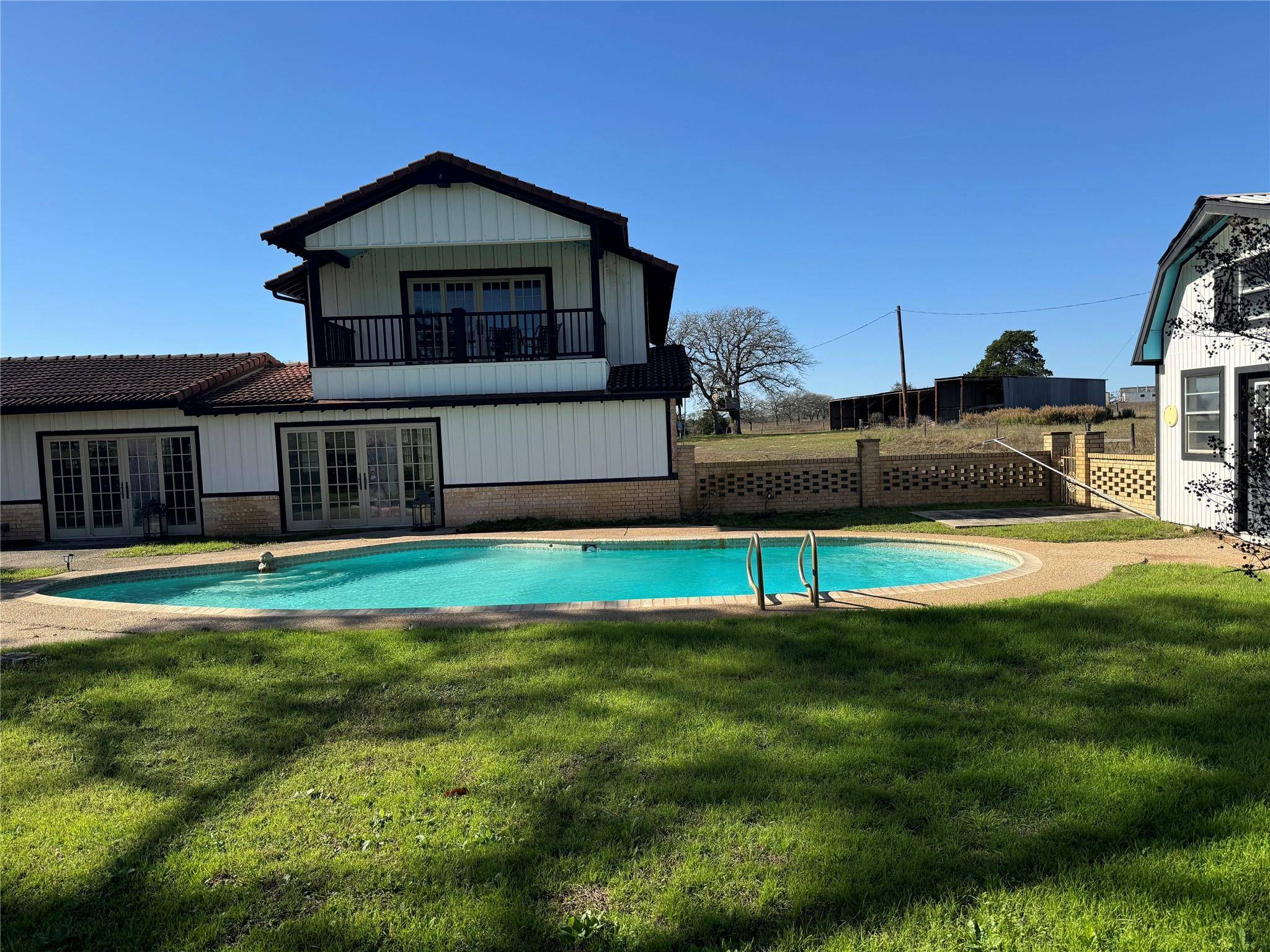 Smithville, TX 78957,2520 Hwy 304