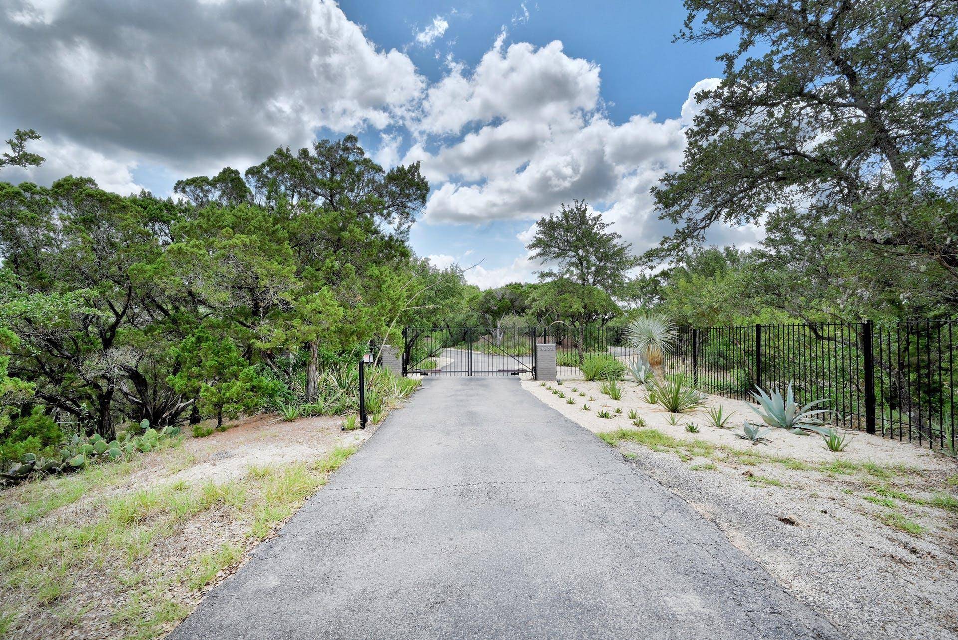 Austin, TX 78746,5425 Petticoat LN