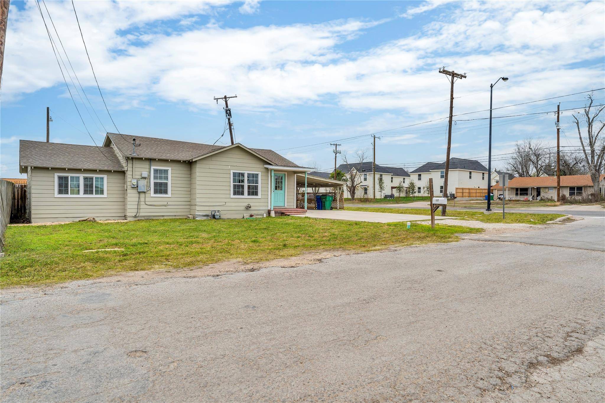 Taylor, TX 76574,117 Travis ST