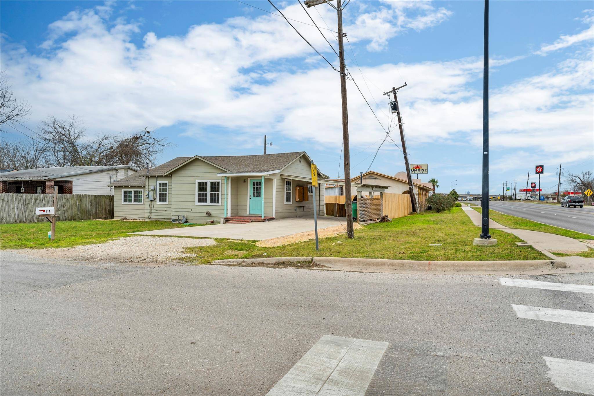 Taylor, TX 76574,117 Travis ST