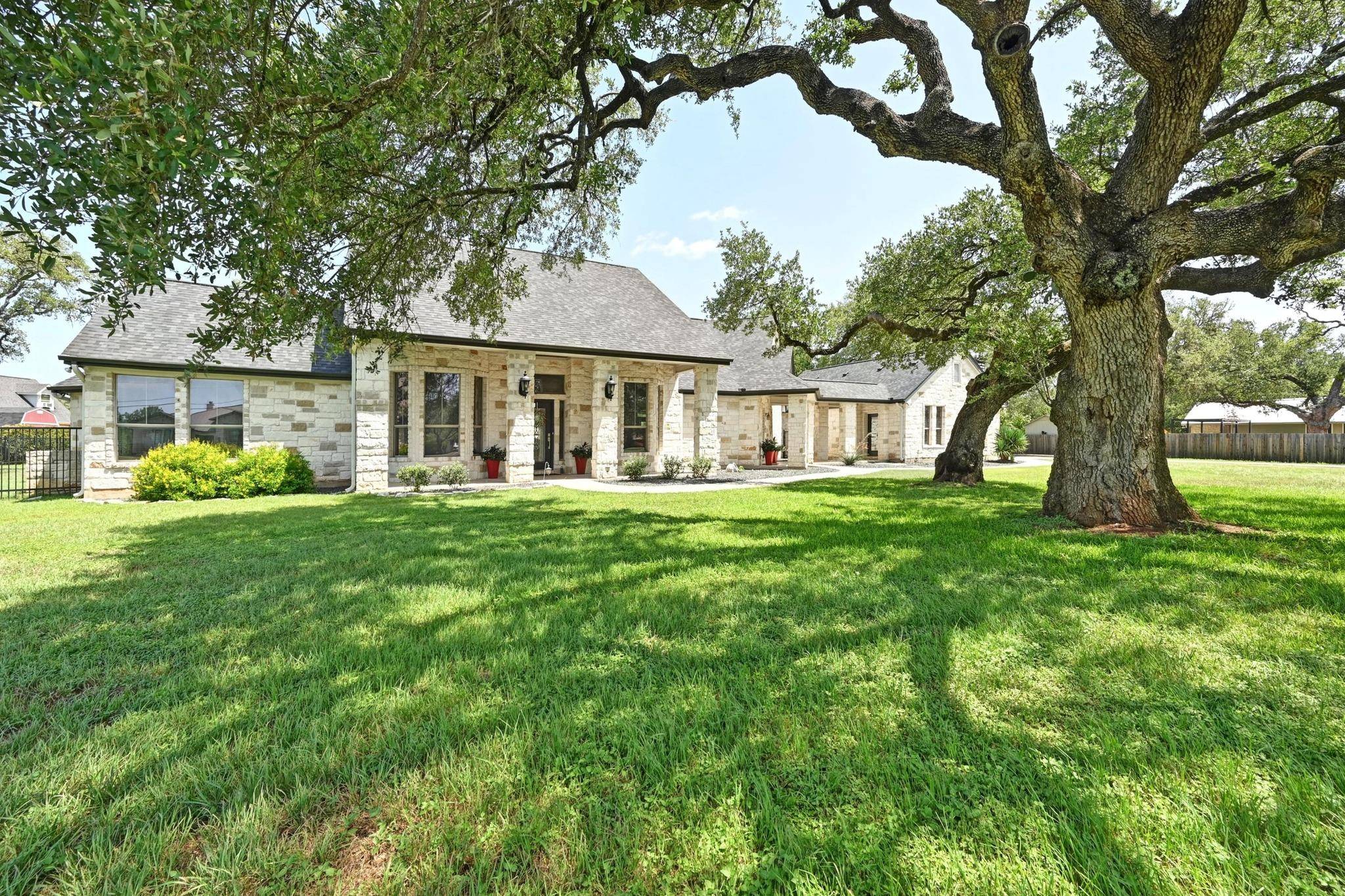 Buda, TX 78610,210 Clark CV