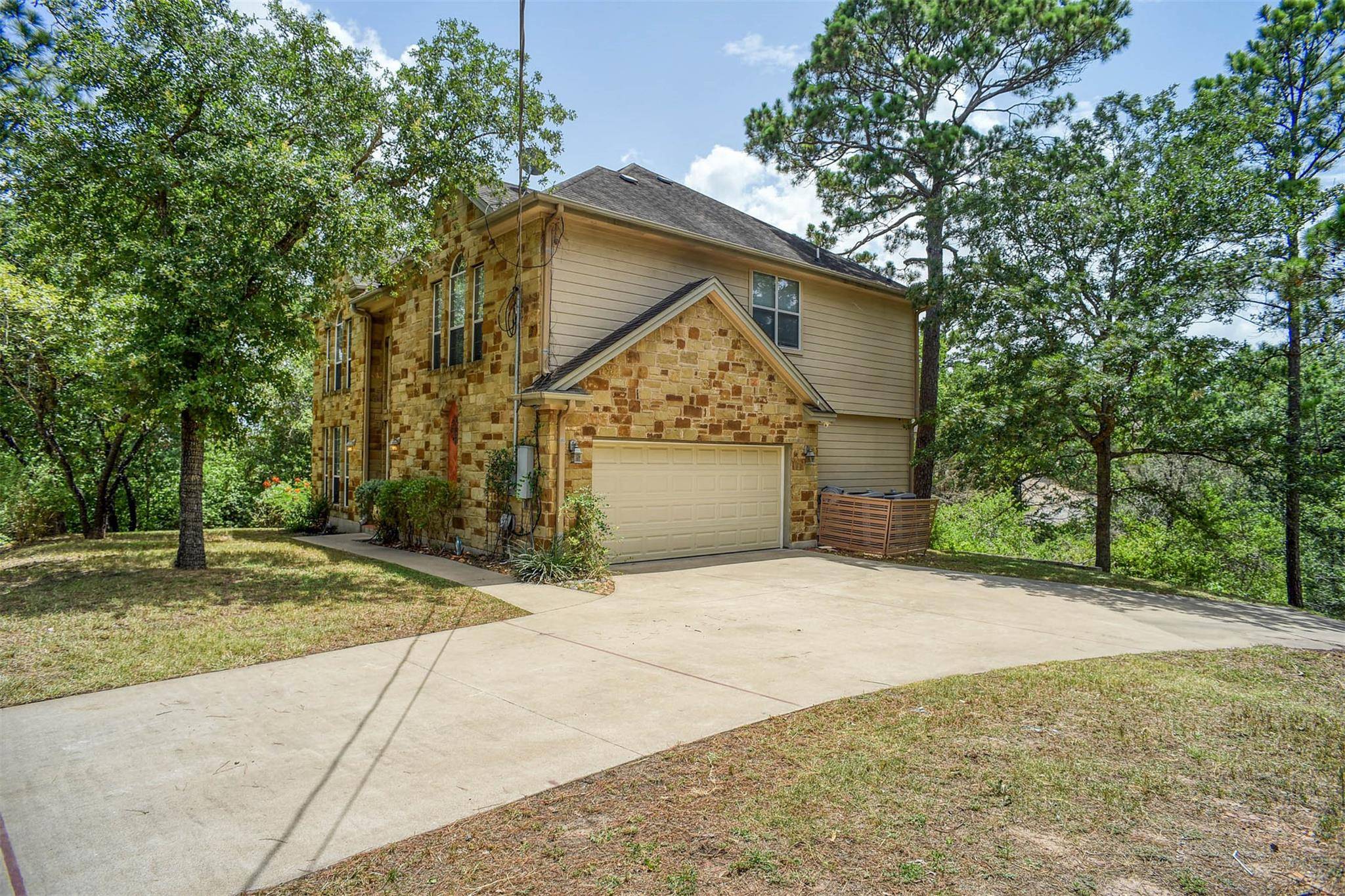 Bastrop, TX 78602,382 Akaloa DR