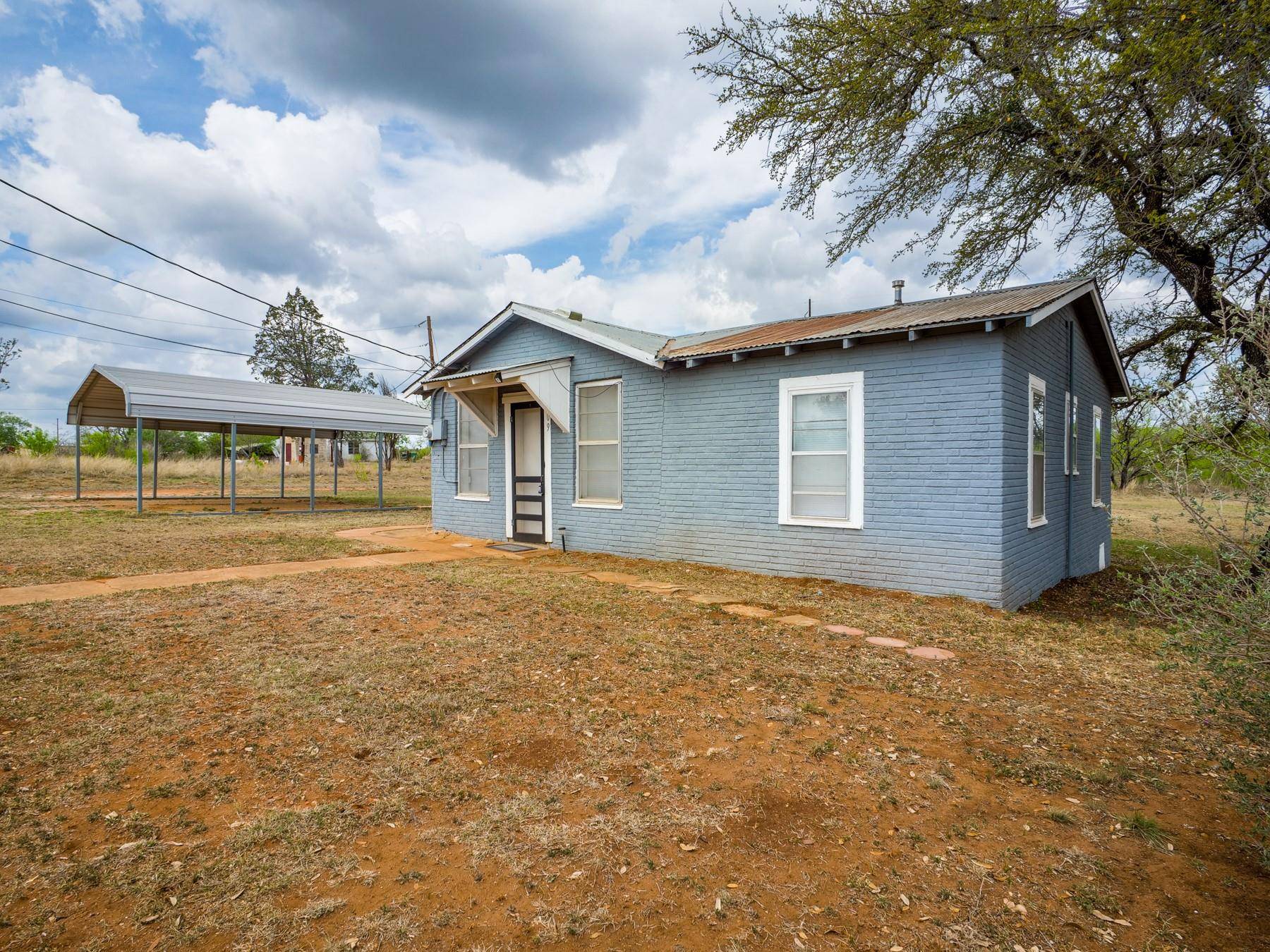 Llano, TX 78643,509 E Austin ST