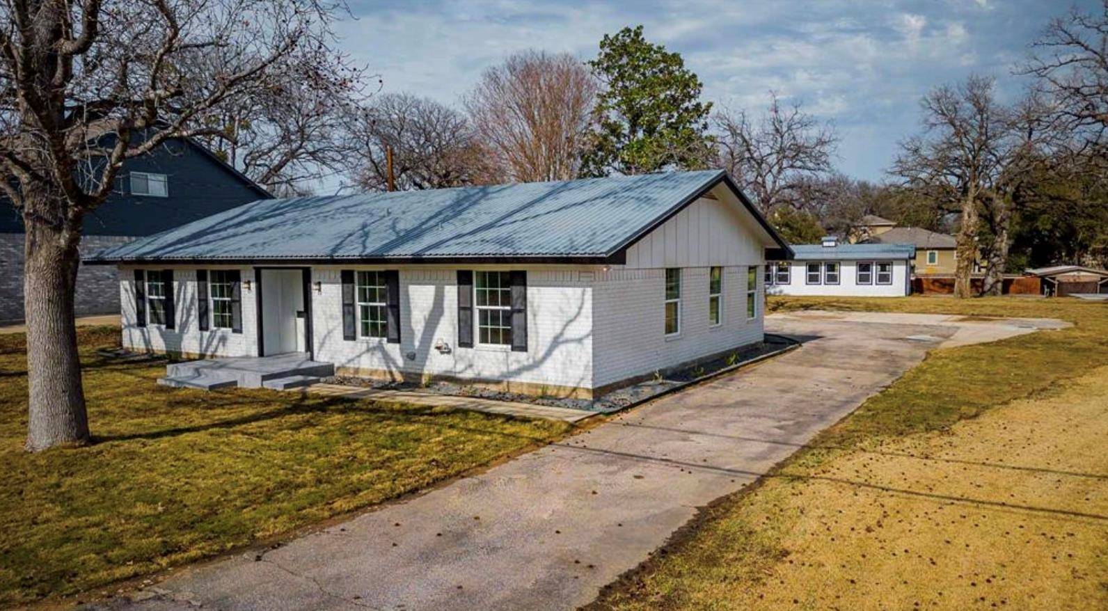 Marble Falls, TX 78654,613 Highland DR