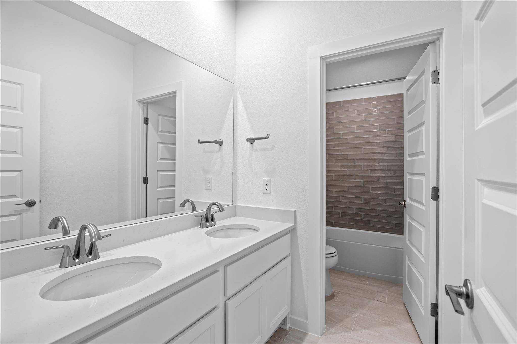 Lago Vista, TX 78654,8600 Red Bottle Brush RD