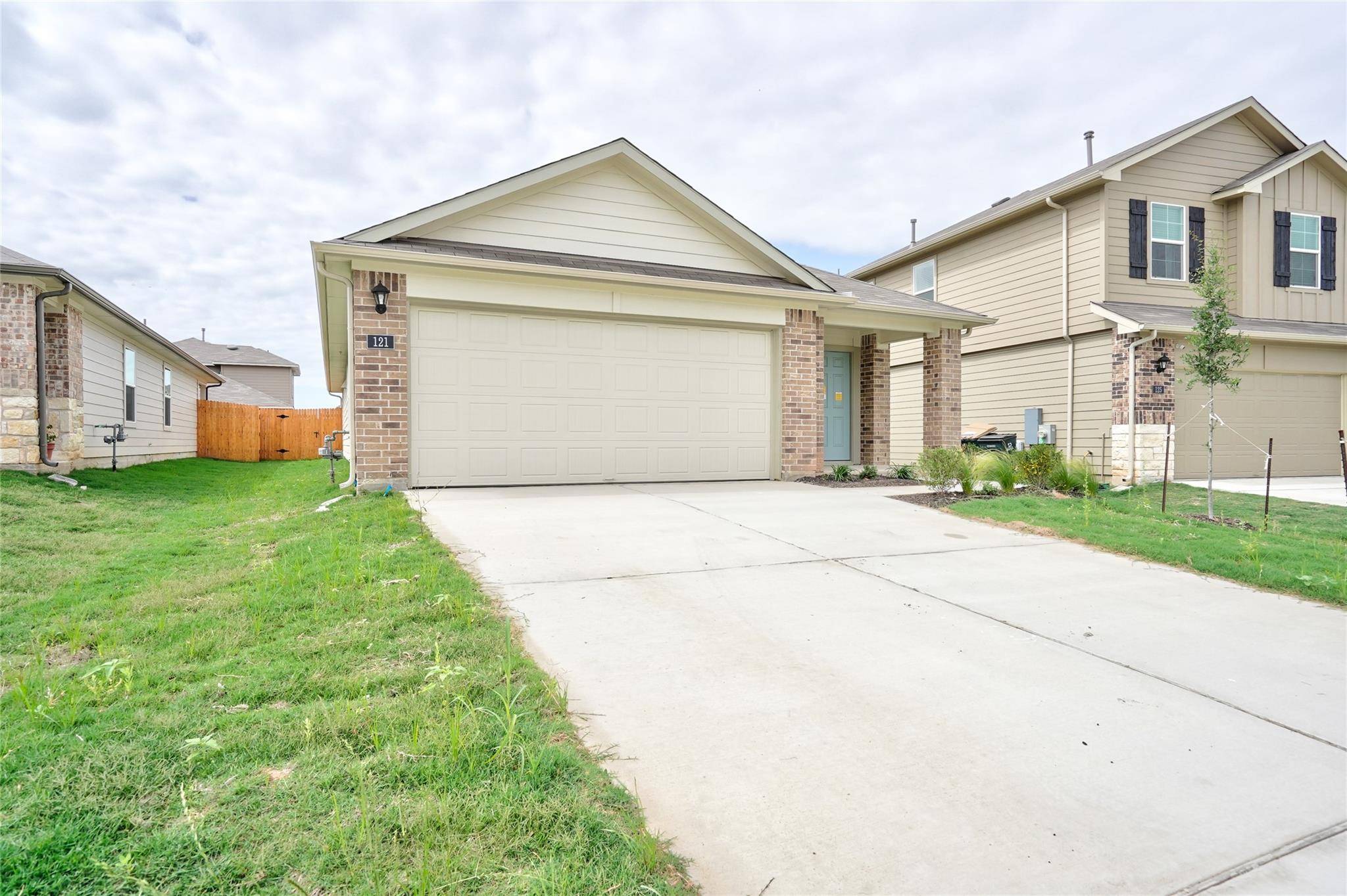 San Marcos, TX 78666,121 Roanwood DR