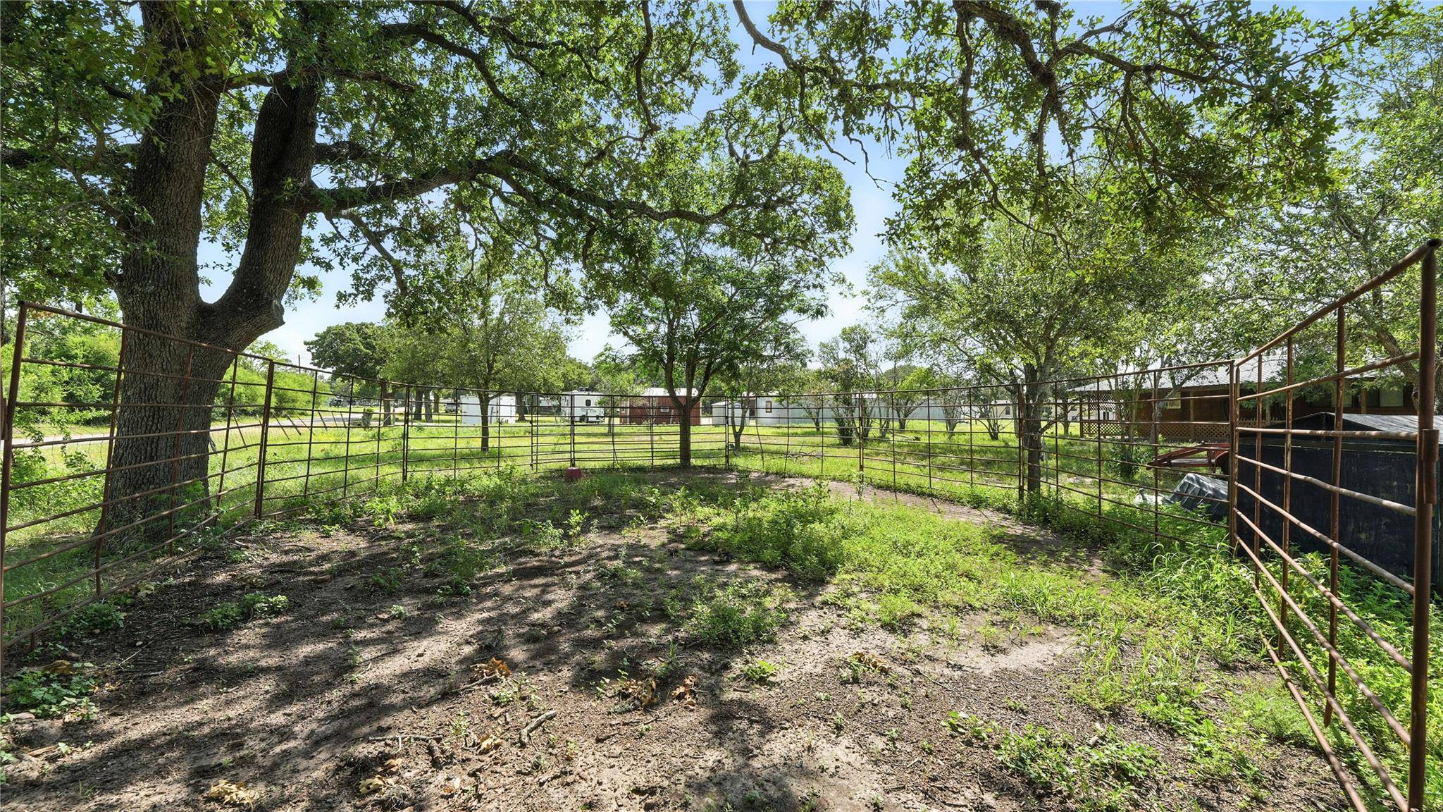 Kingsbury, TX 78638,275 & 279 Cross RD