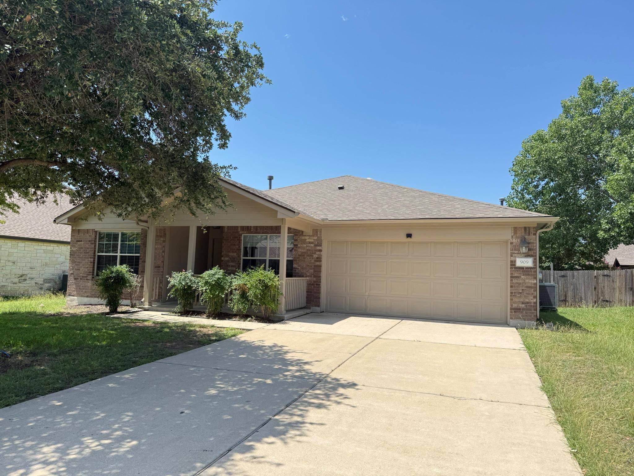 Pflugerville, TX 78660,909 Dover Castle LN