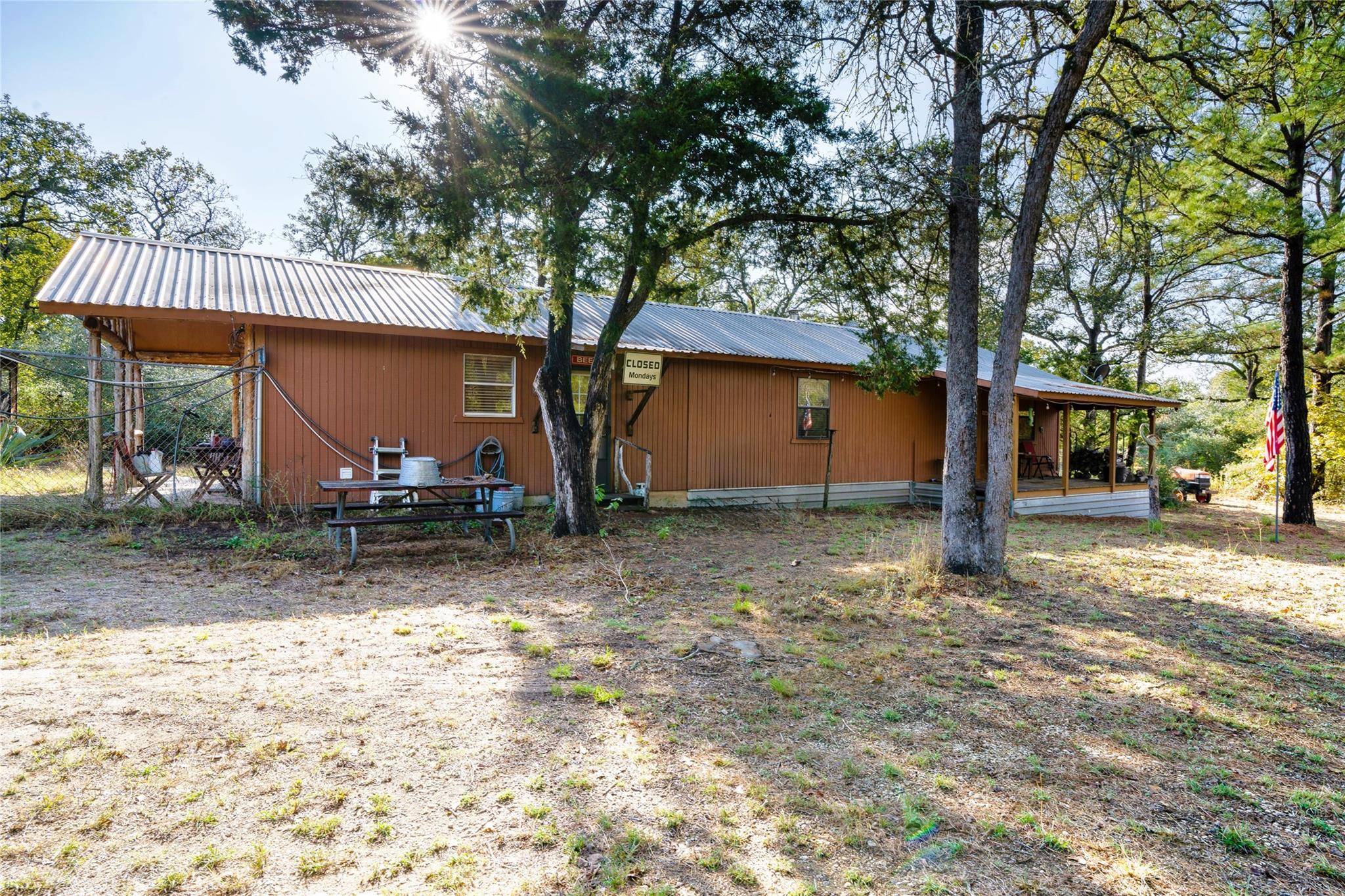 Rosanky, TX 78953,658 Piney LN