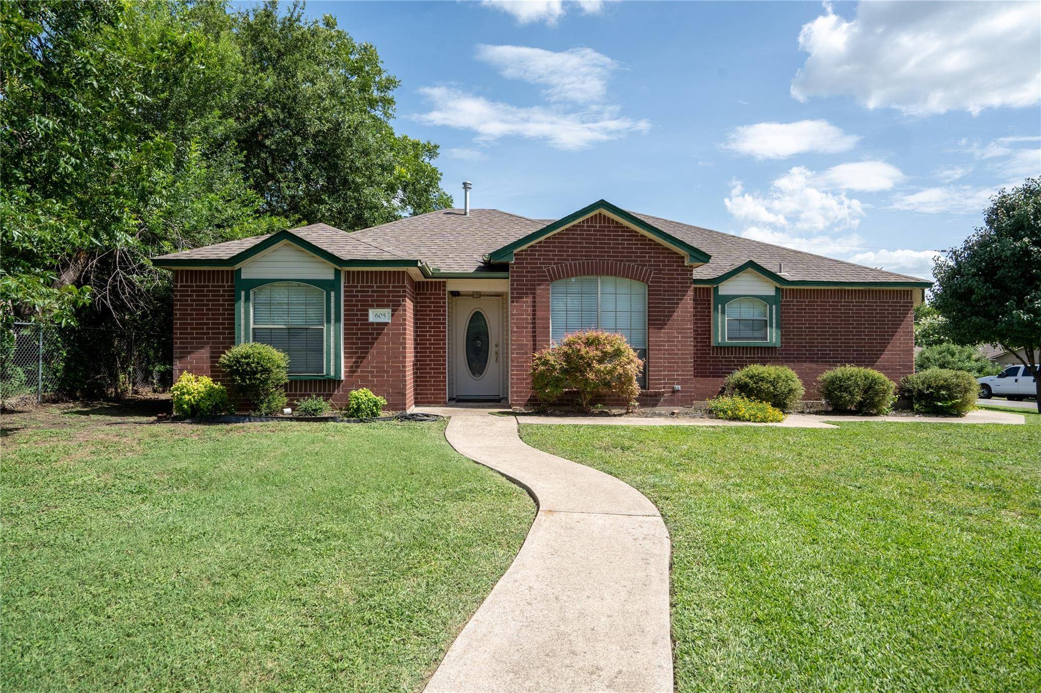 Taylor, TX 76574,605 Drake LN