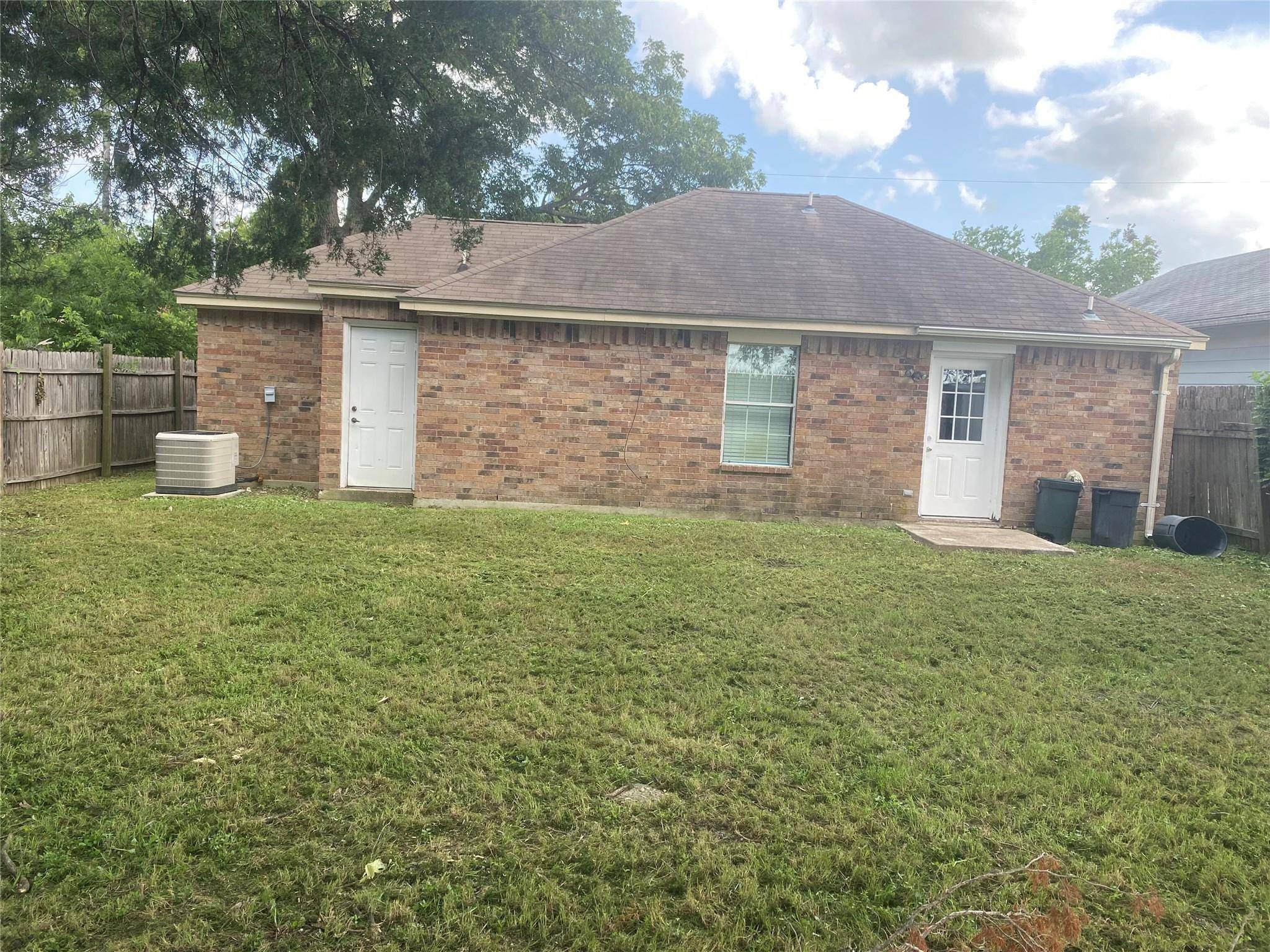 Thrall, TX 76578,201 Castro ST