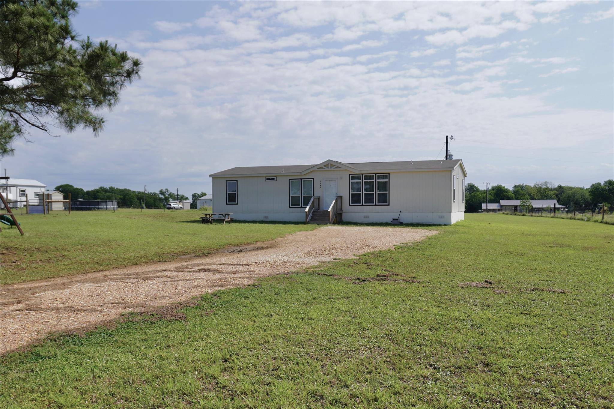 Dime Box, TX 77853,1048 County Road 402