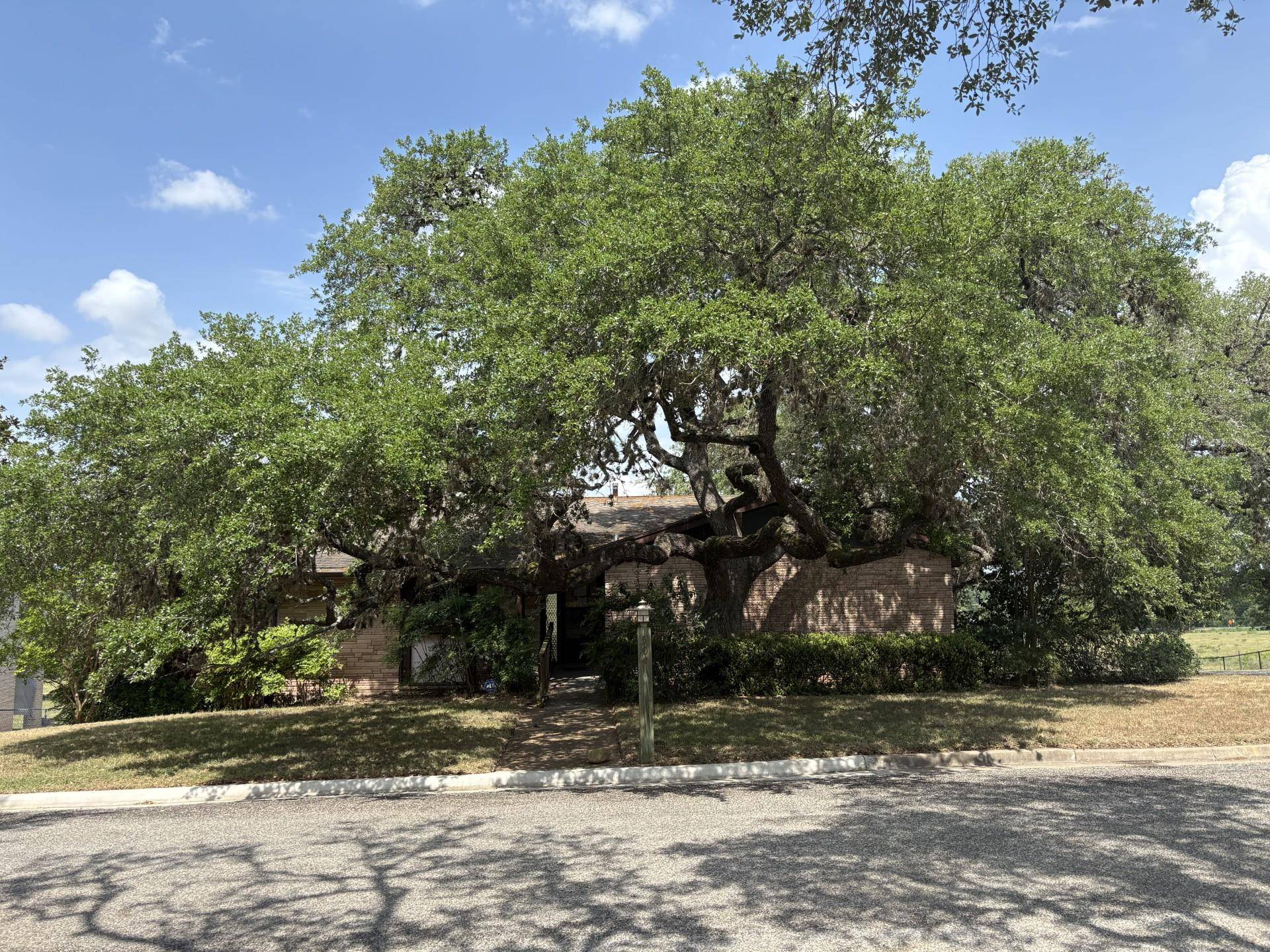 La Grange, TX 78945,502 Sarah Jo LN