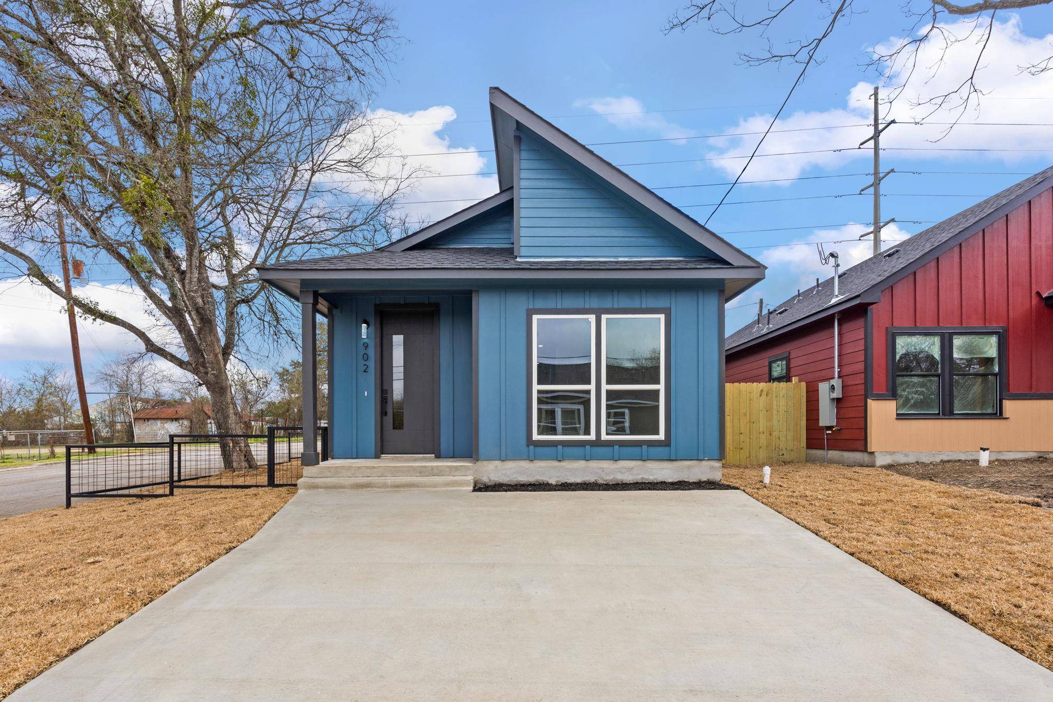 Lockhart, TX 78644,902 Chihuahua ST