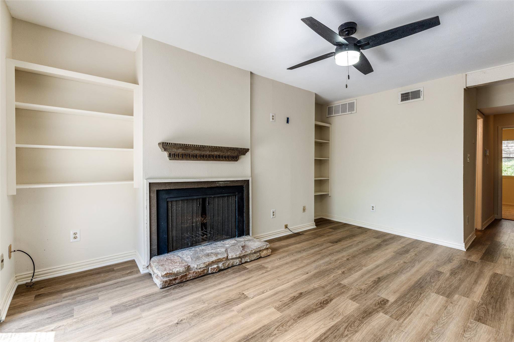 Austin, TX 78731,6910 Hart LN #807