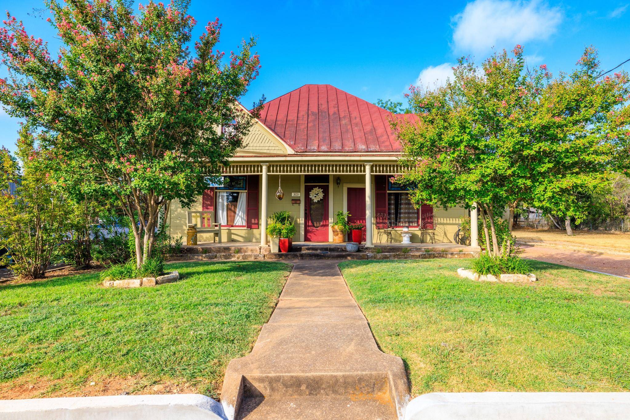 Fredericksburg, TX 78624,303 W Austin ST