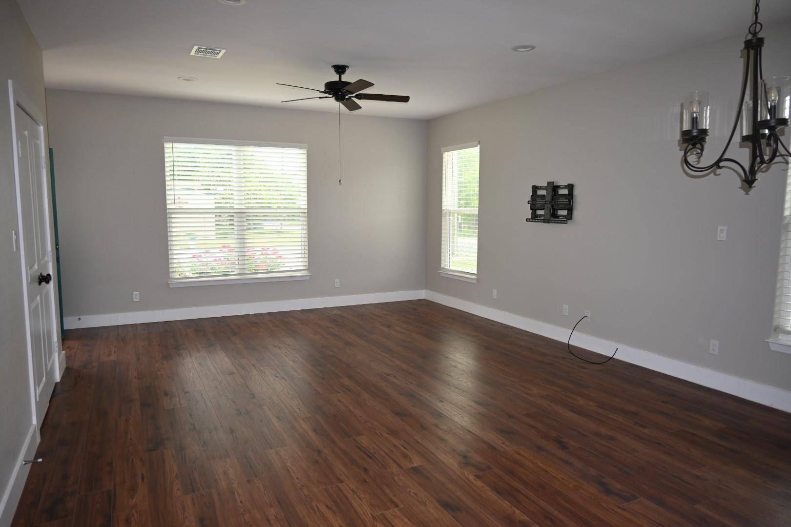 Elgin, TX 78621,215 E 8th ST