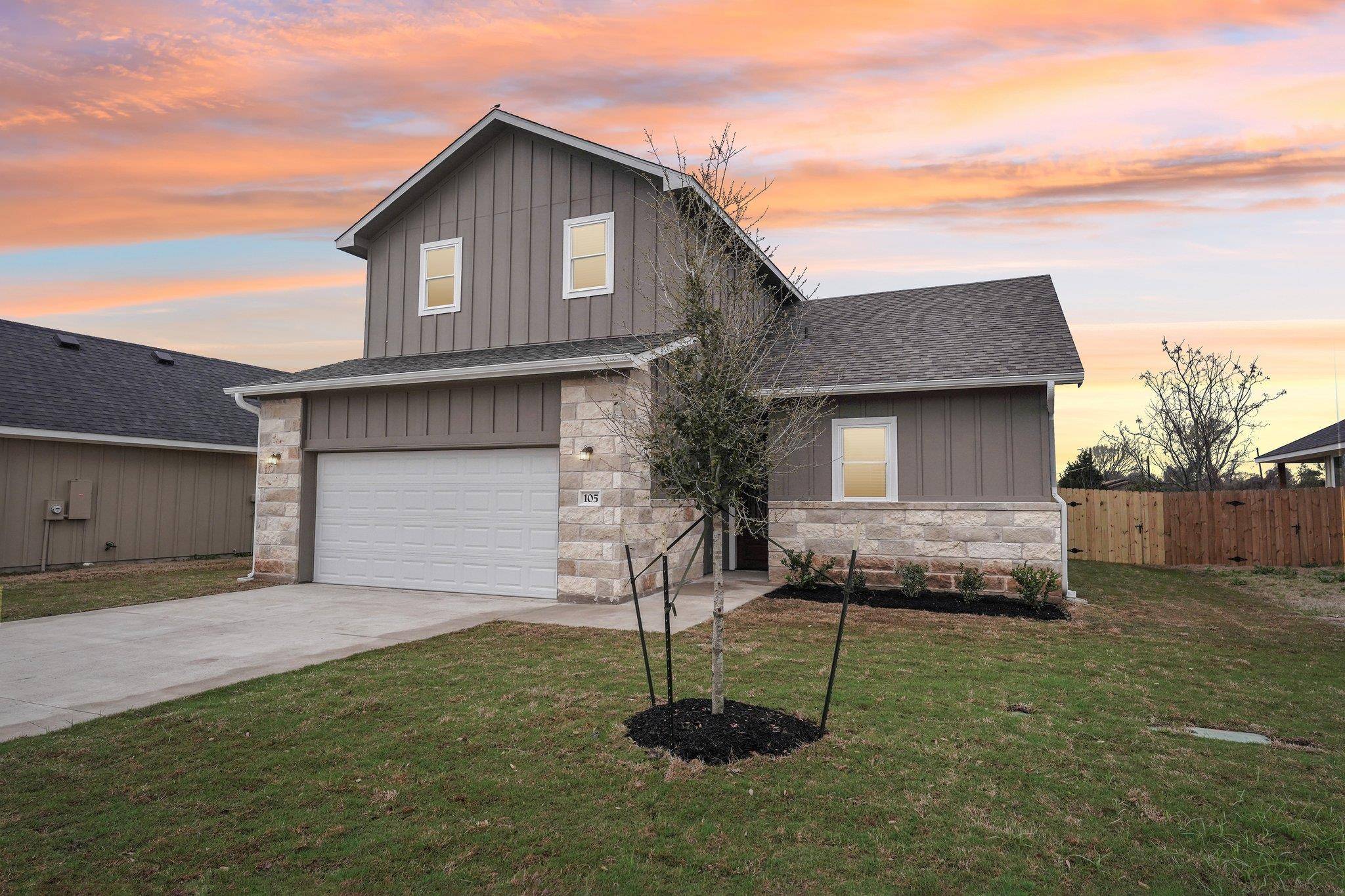 Smithville, TX 78957,105 Callie ST