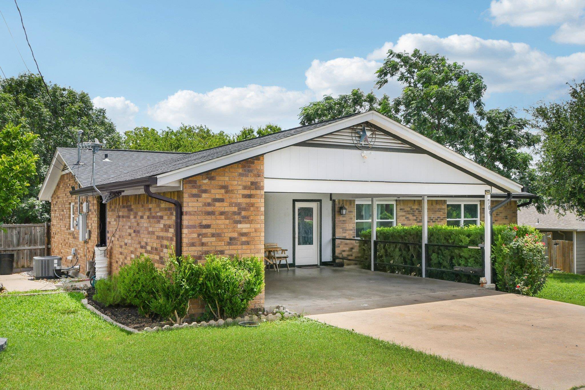 Burnet, TX 78611,709 Harvey Ave