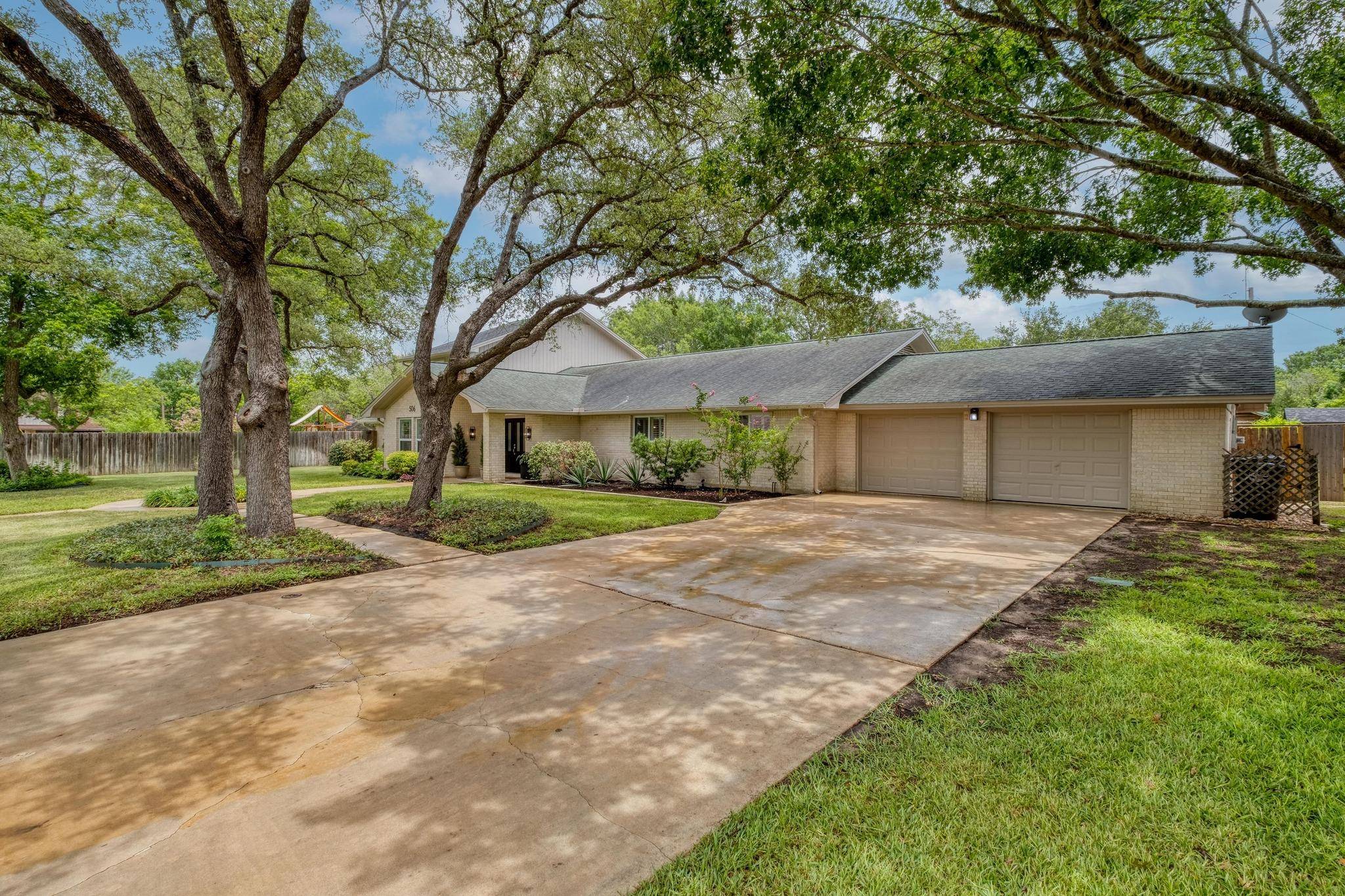 Lockhart, TX 78644,506 Nixon ST