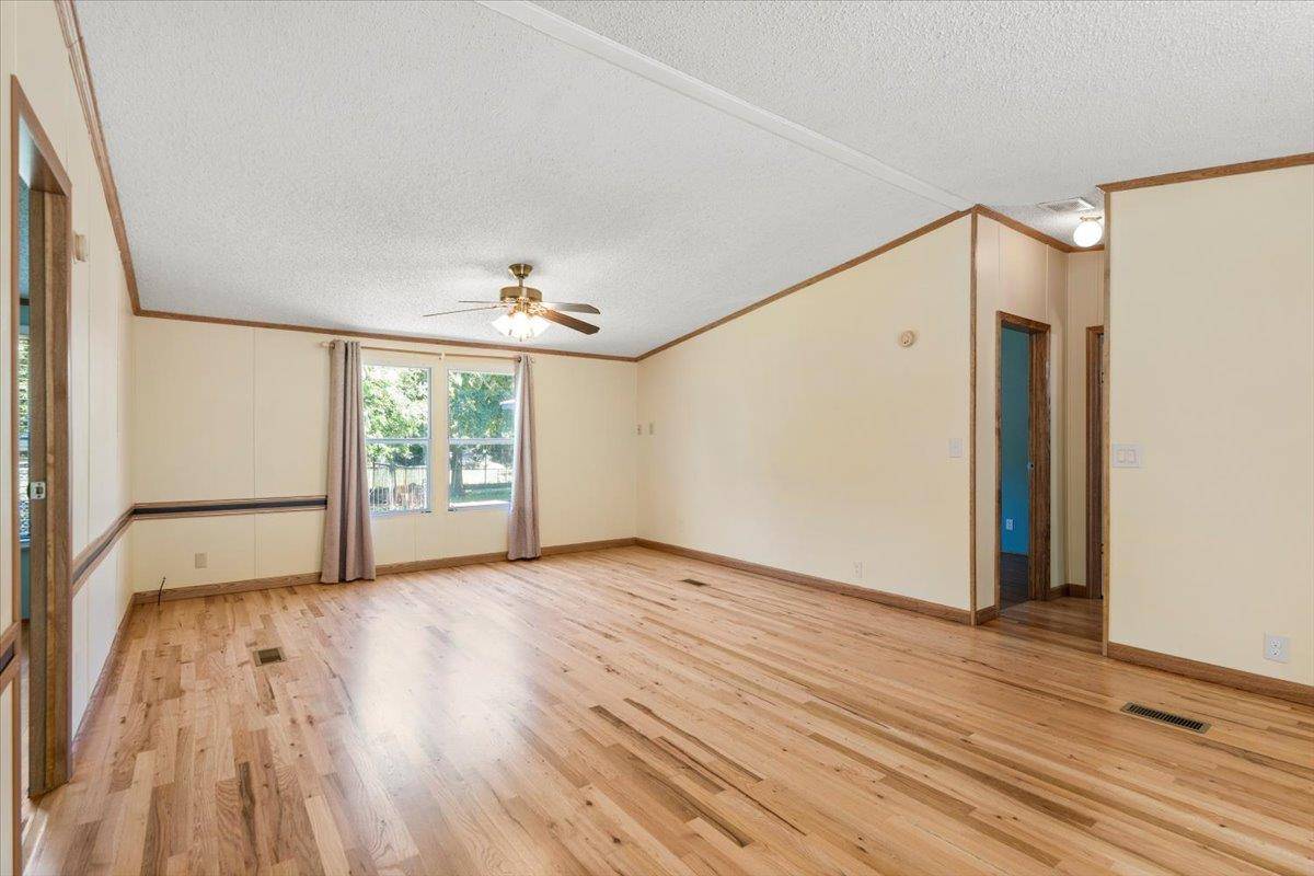 Liberty Hill, TX 78642,208 Purser ST