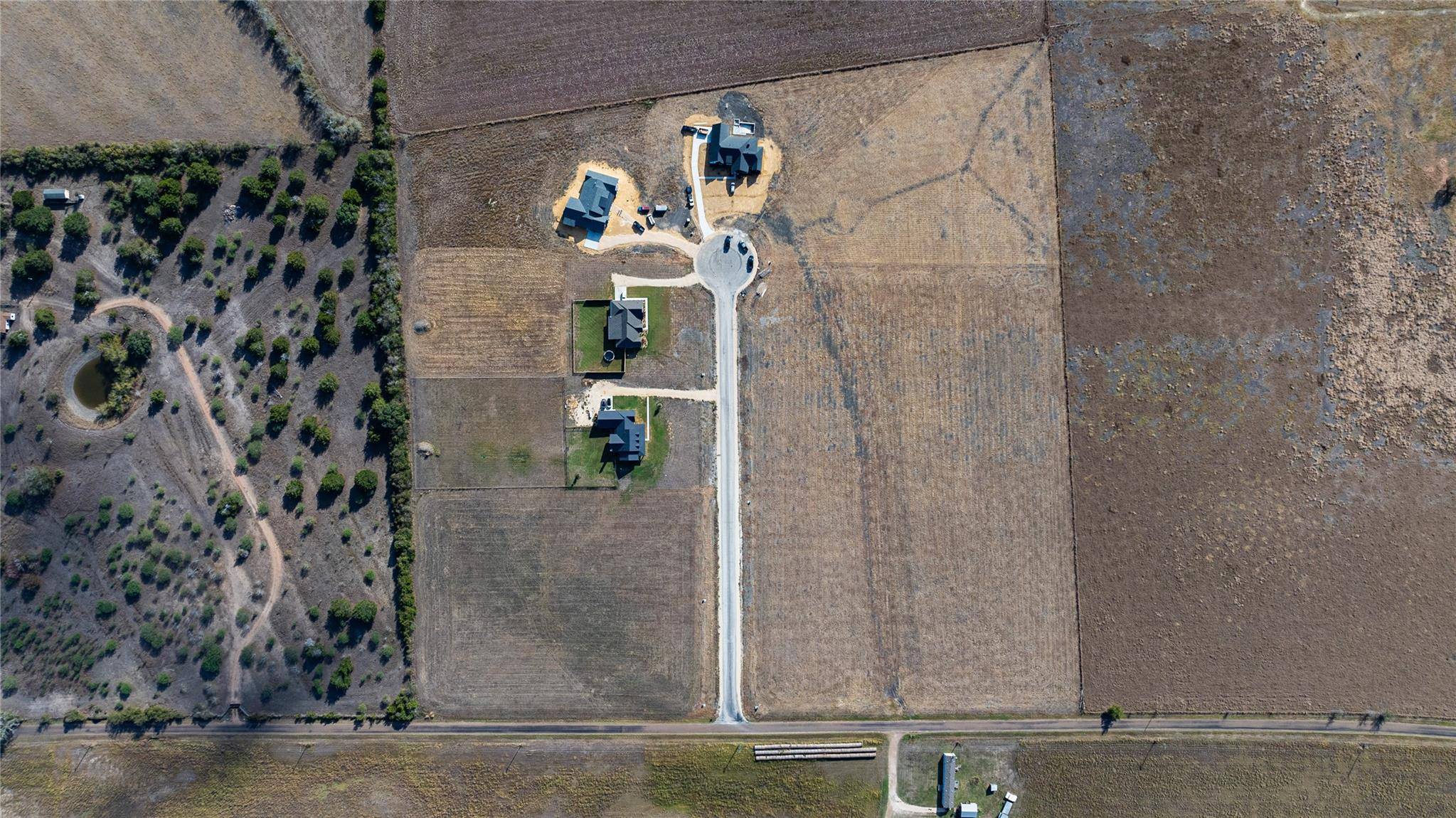 Schulenburg, TX 78956,102 Country View LN