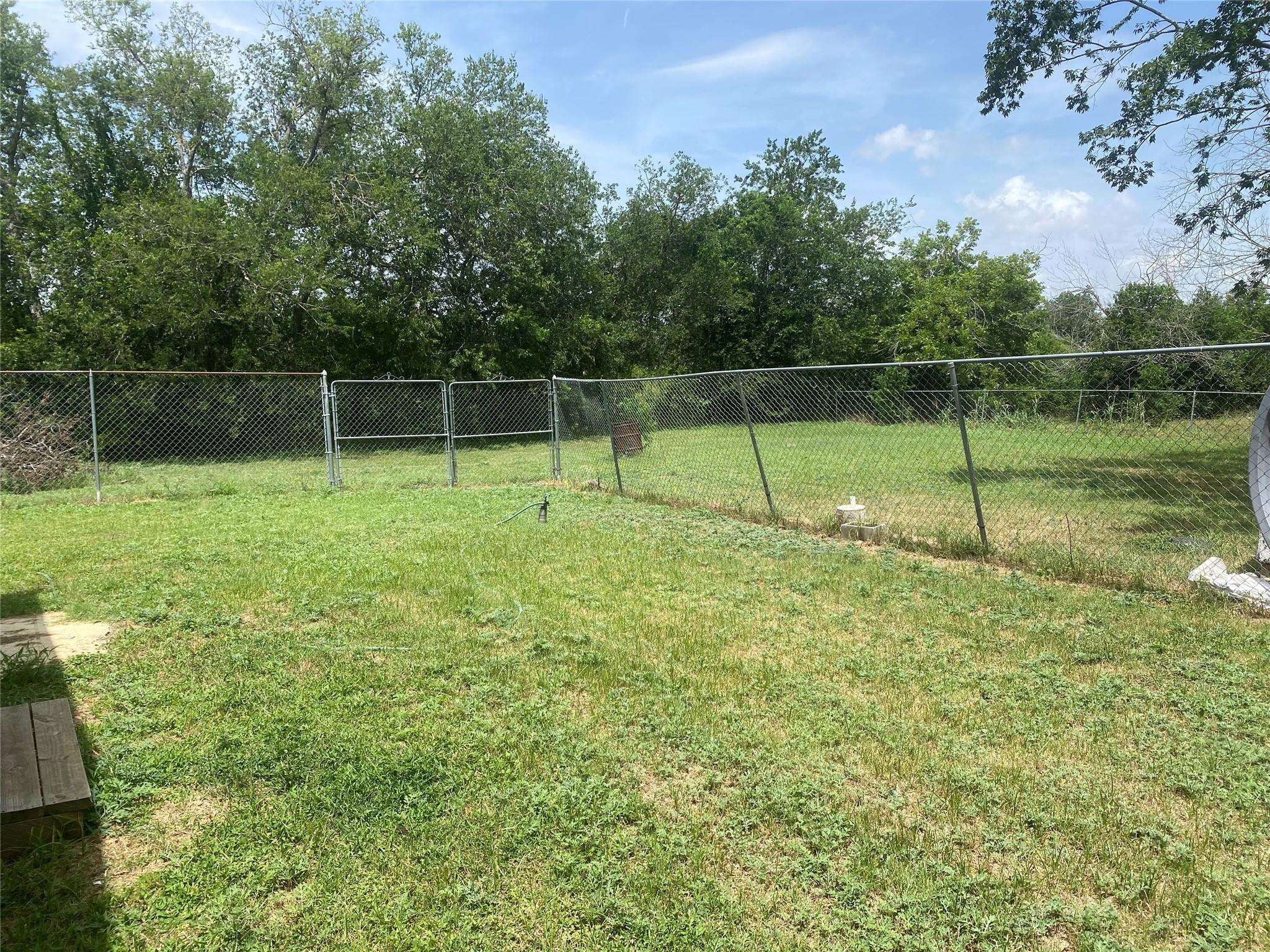 Taylor, TX 76574,609 Gravel Pit RD