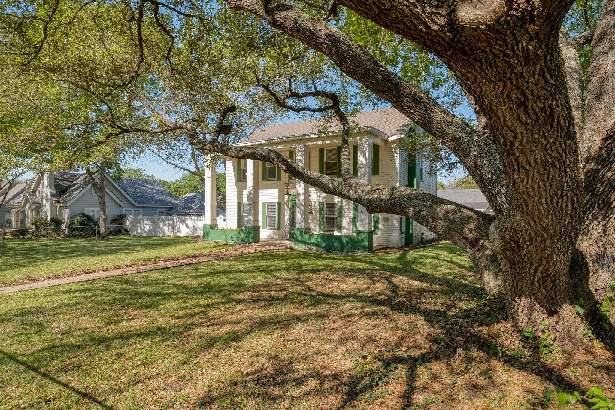 Luling, TX 78648,700 S Walnut Ave